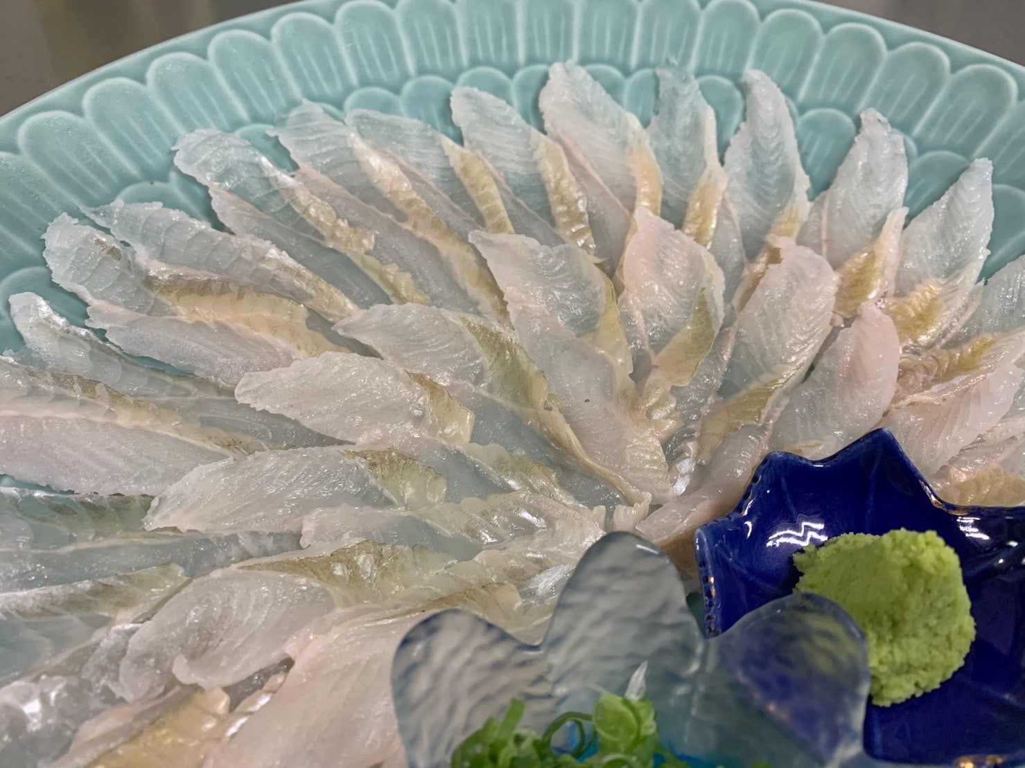 Thinly sliced conger eel and shabu-shabu