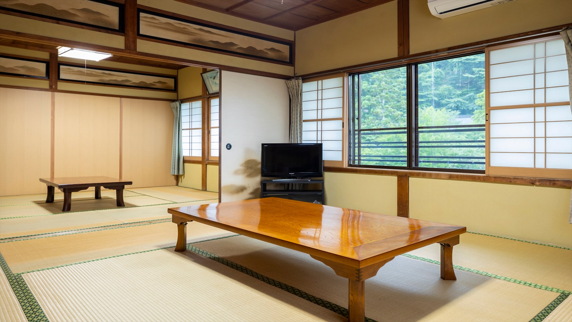 [2F] Riverside Japanese-style room 20 tatami mats (6 tatami mats + 8 tatami mats + 6 tatami mats) (no toilet)