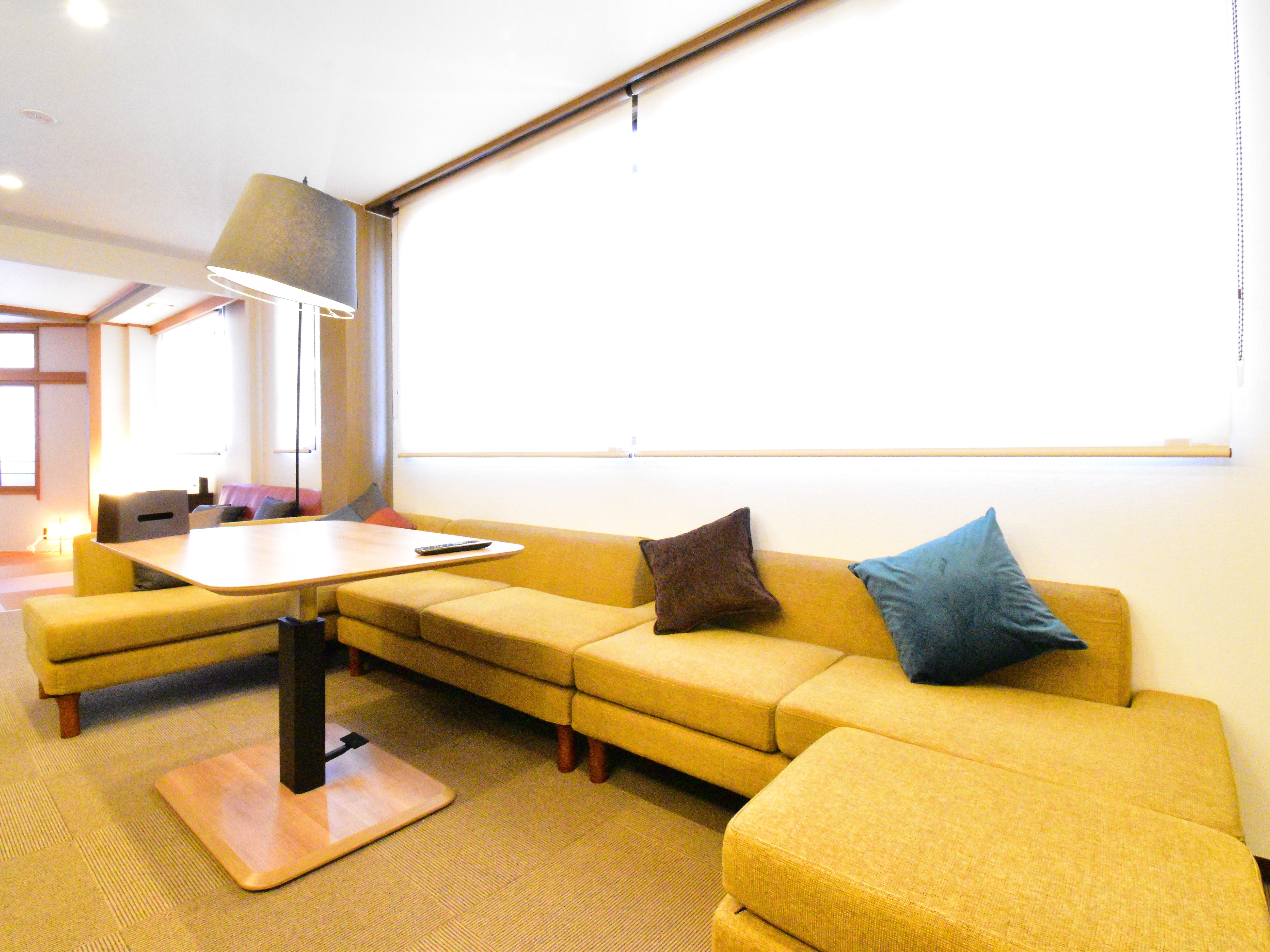 4th floor Living room
