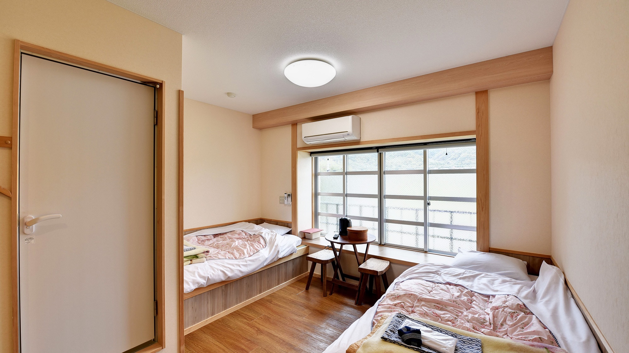 *[Contoh kamar] Auditorium twin (dengan unit kamar mandi)