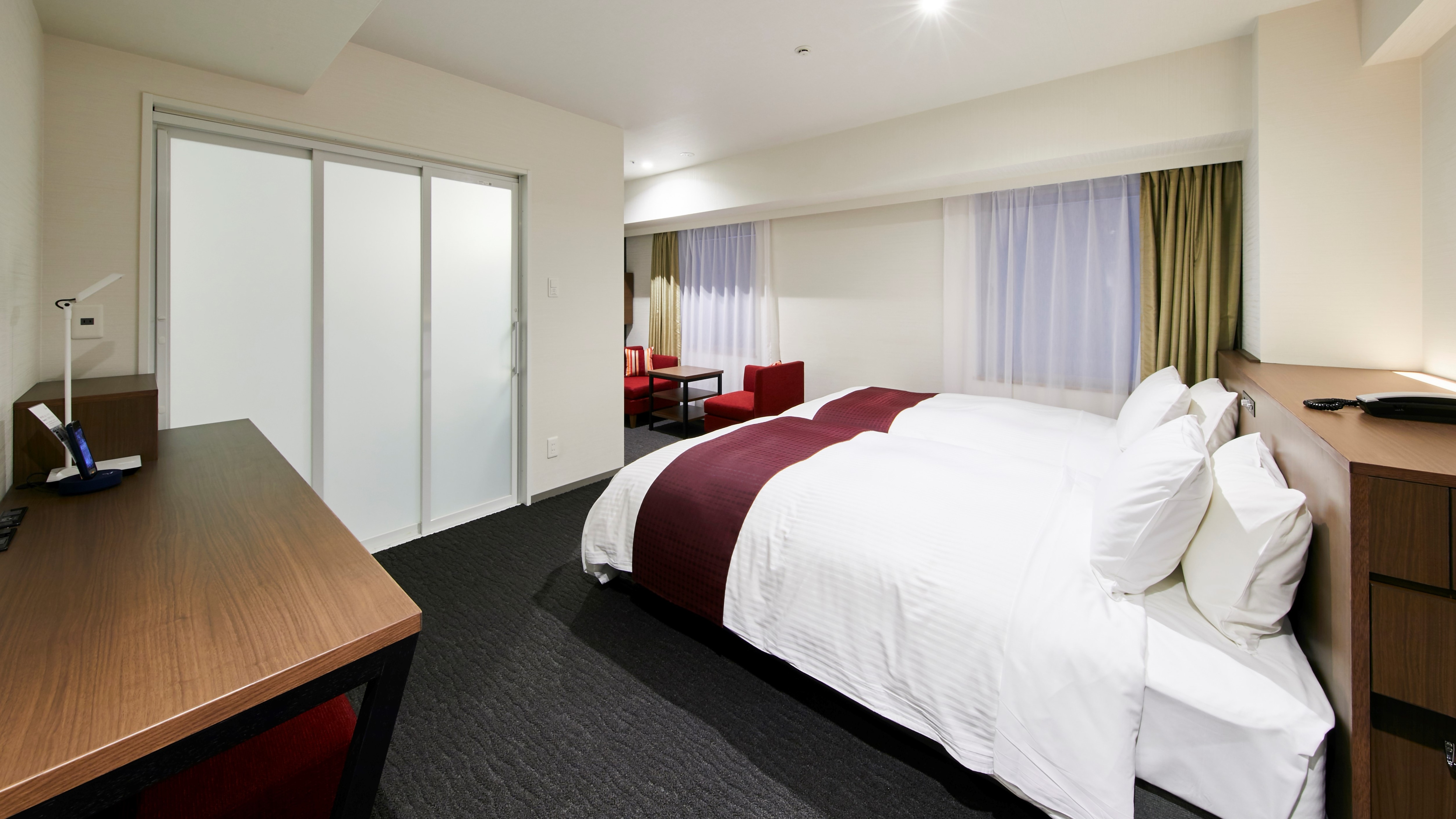 [Universal Twin] Safe and comfortable facilities with barrier-free access to baths and toilets for wheelchair users and elderly customers