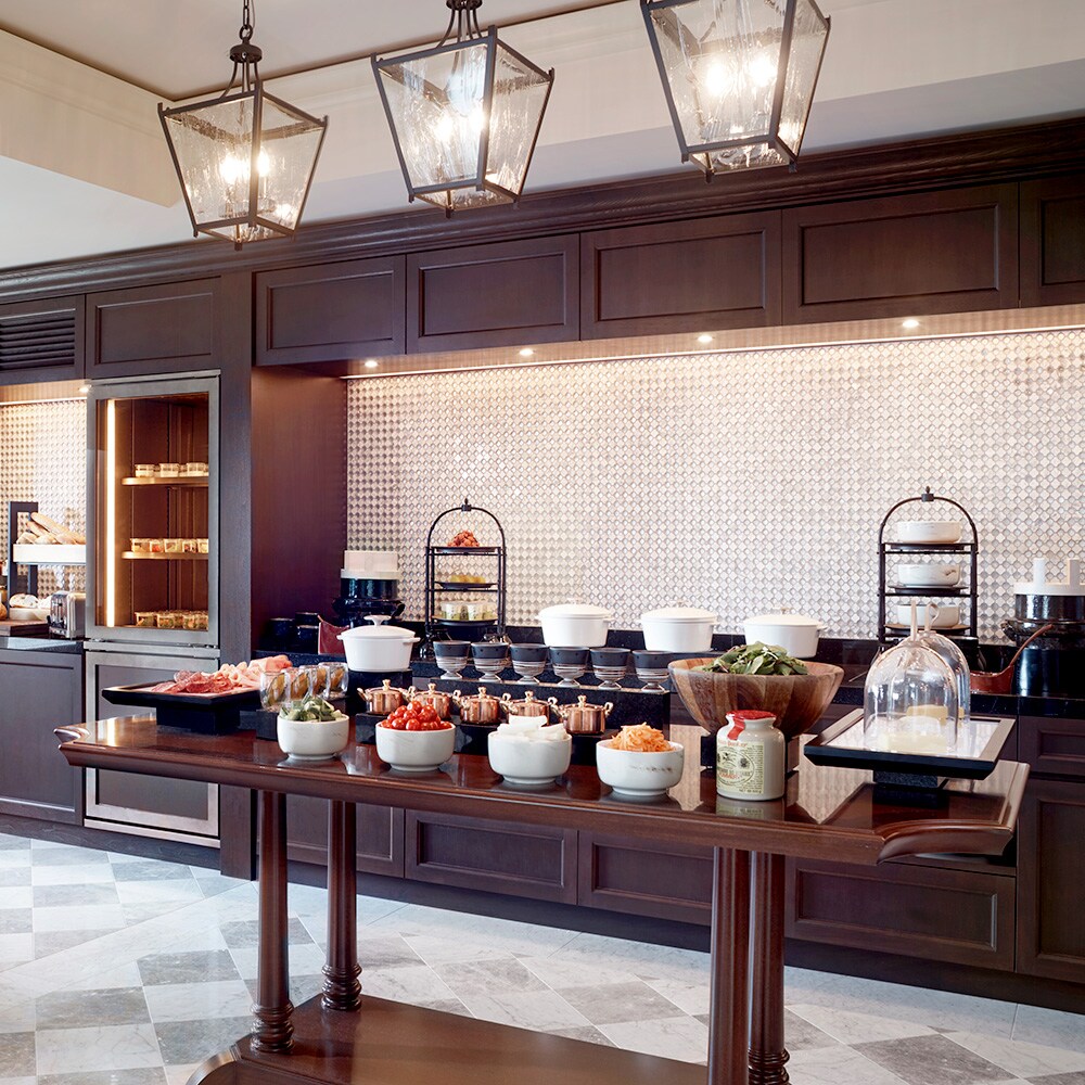 Club lounge breakfast presentation