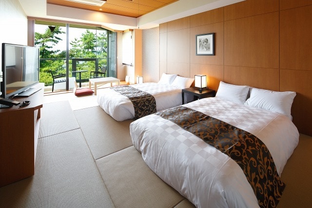 Japanese-style room (12 tatami mats)