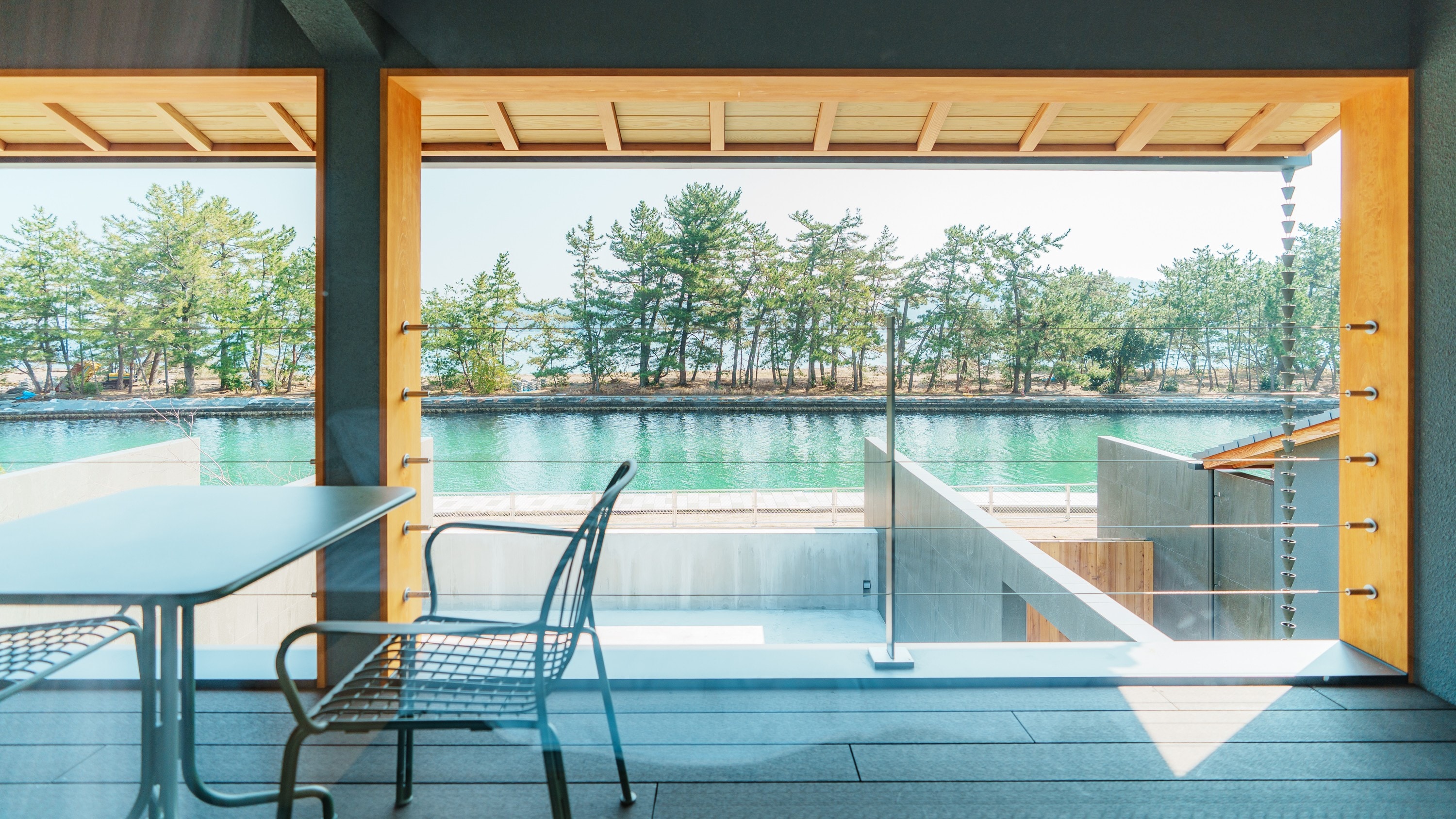 [calm] Second floor terrace overlooking the Amanohashidate Canal.