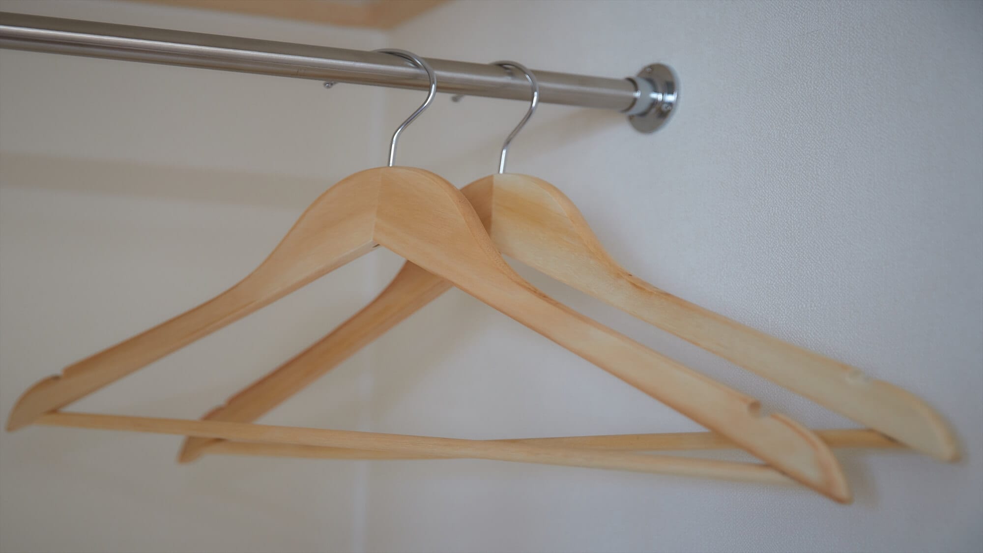 [Semua kamar tamu] Silakan gunakan gantungan baju