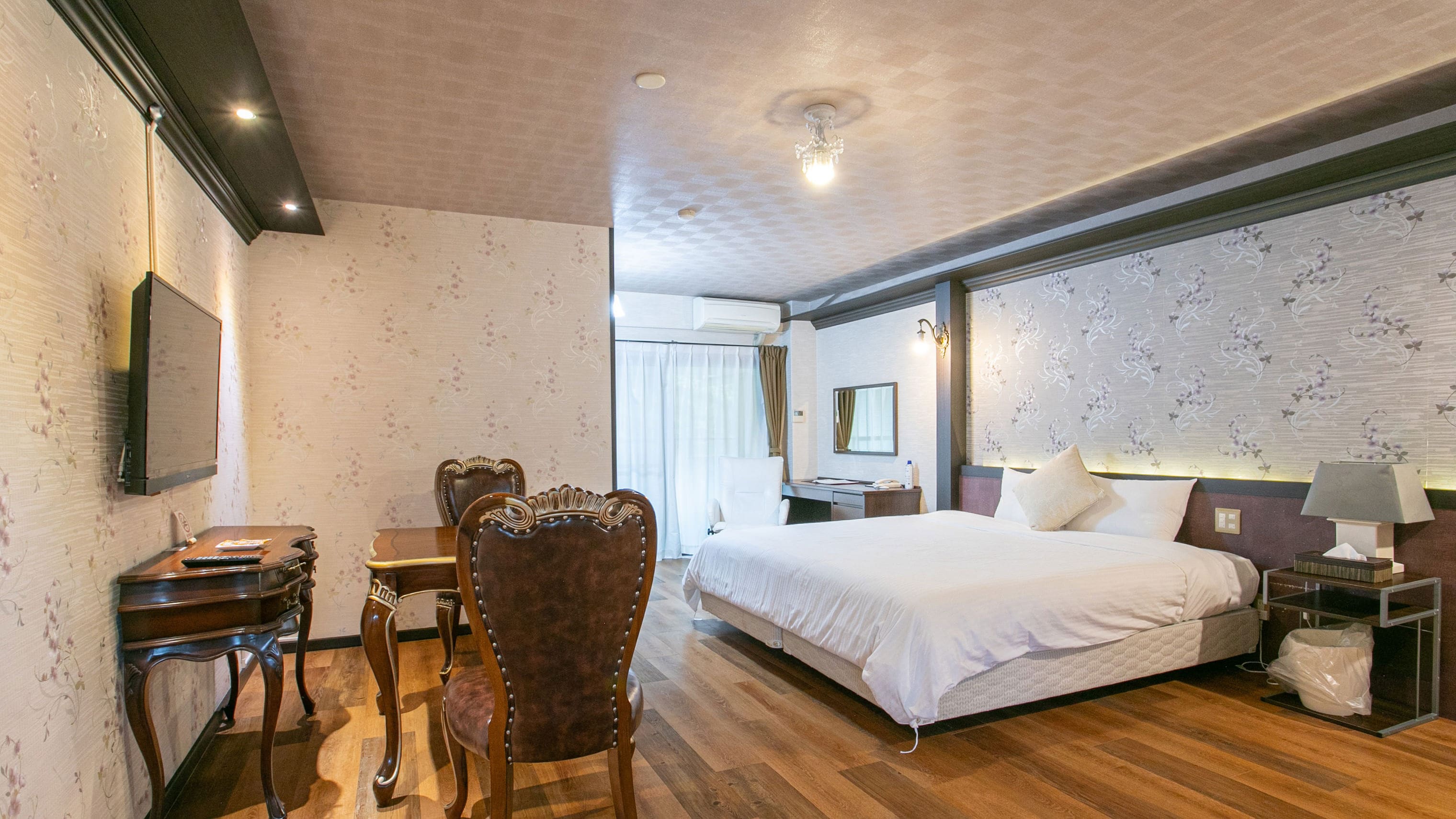 [Non-smoking] King Double Room