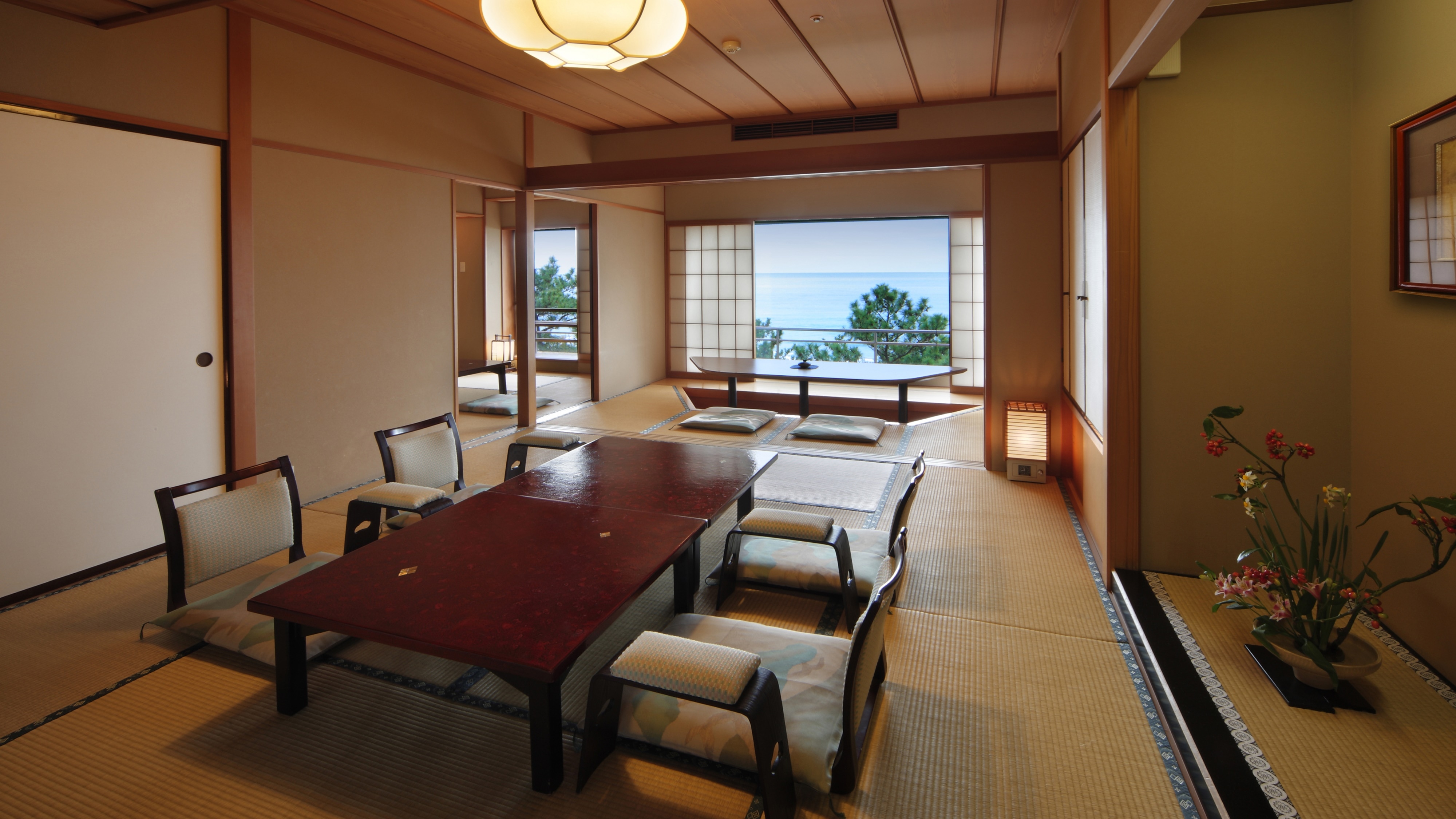 Kamar bergaya Jepang-Barat dengan salon kotatsu (10 tikar tatami + tempat tidur twin + salon kotatsu + kamar mandi dalam)