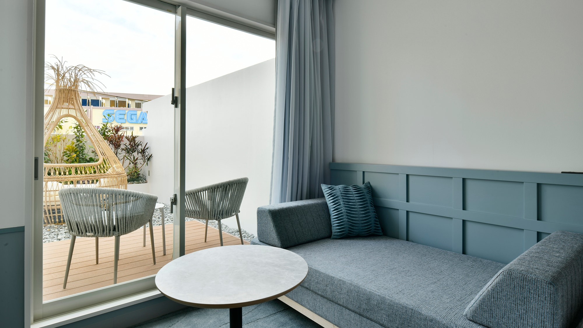 主楼高级花园房 带花园阳台的房间（16㎡），四周绿意盎然