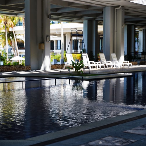 You can also use the semi-indoor pool freely