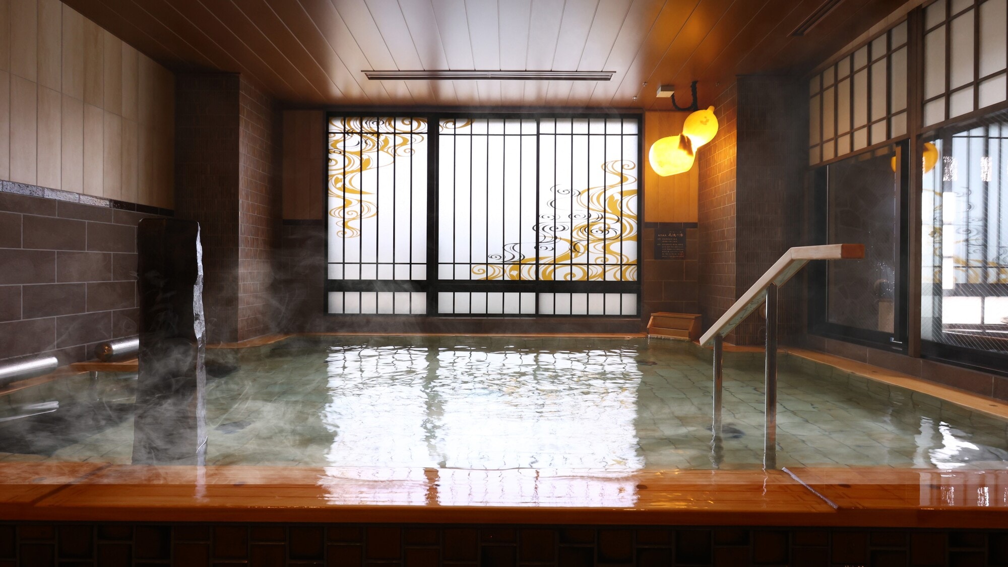 【女性】内風呂(湯温：約40～42℃)