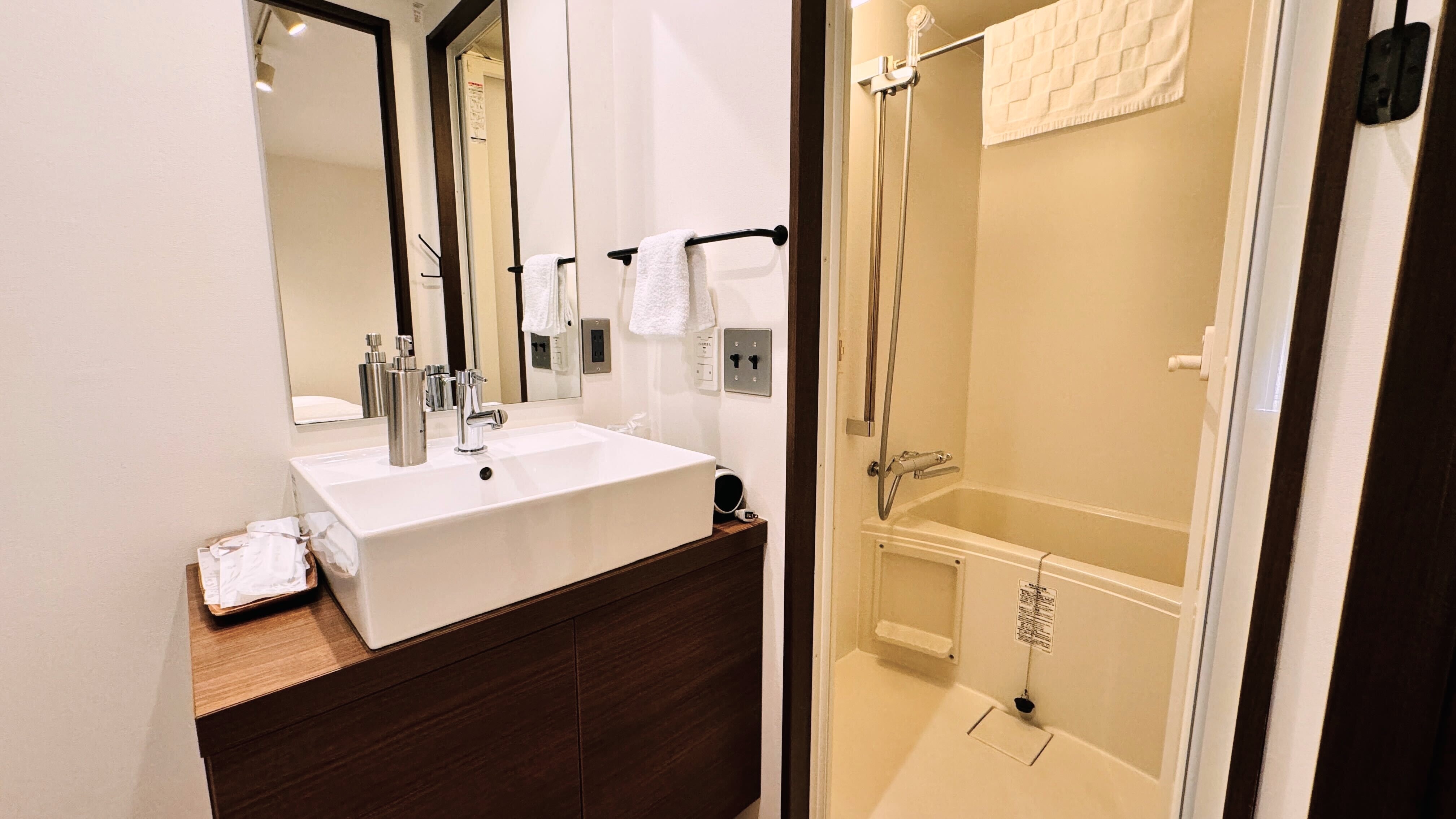 [Standard Room] Twin room/Bathroom