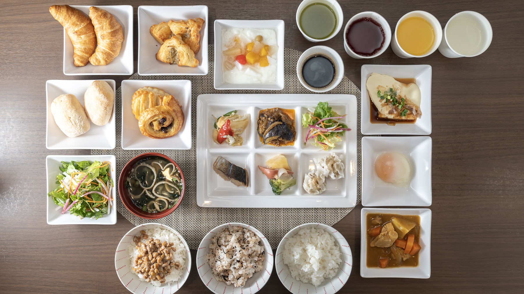 With the goal of zero food waste, we carefully provide refills in small amounts.