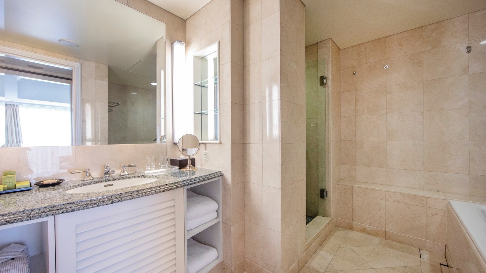 Terrace Suite Bathroom