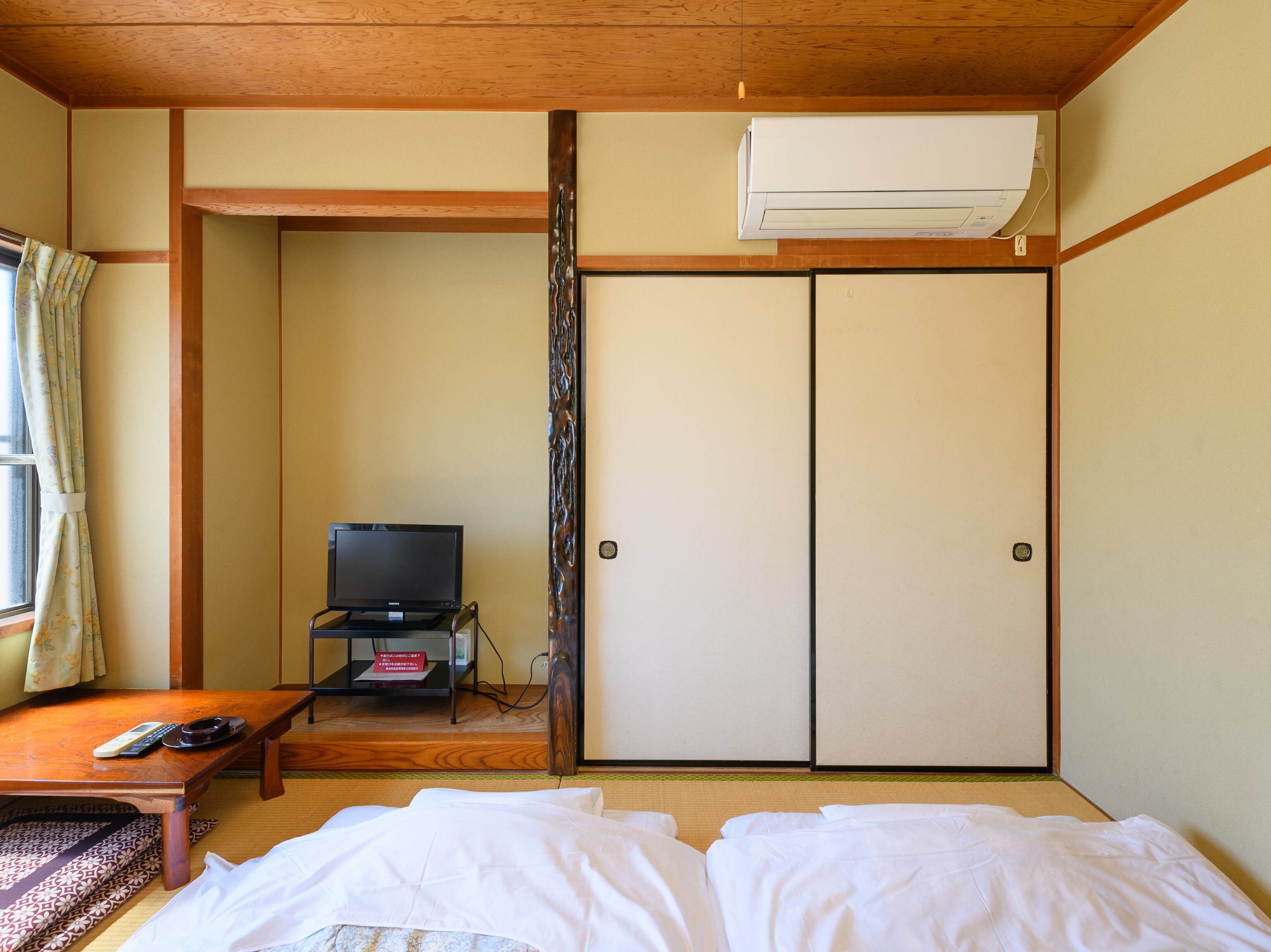 [Smoking] Japanese-style room for 1-2 people (shared bath and toilet)