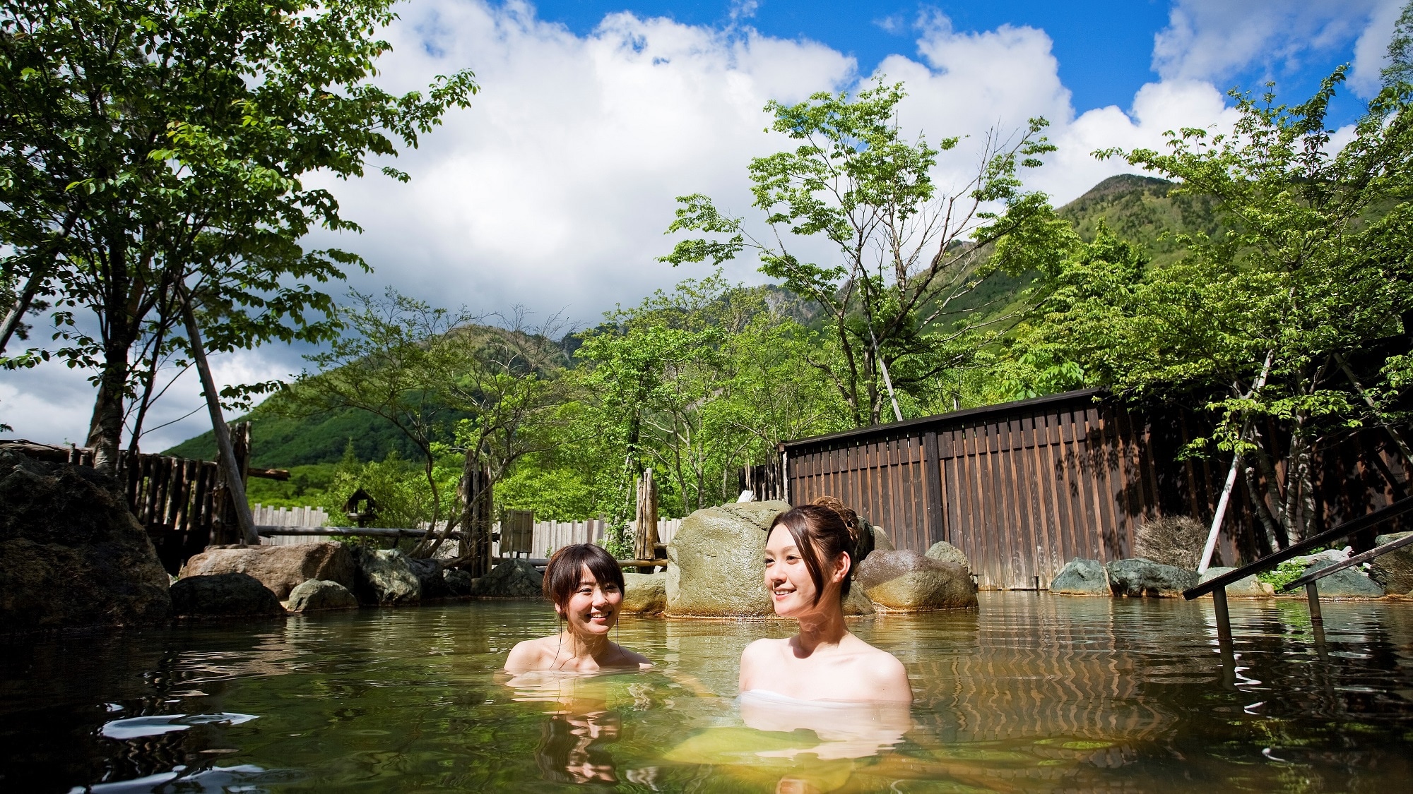 [Large public bath open-air bath: summer]