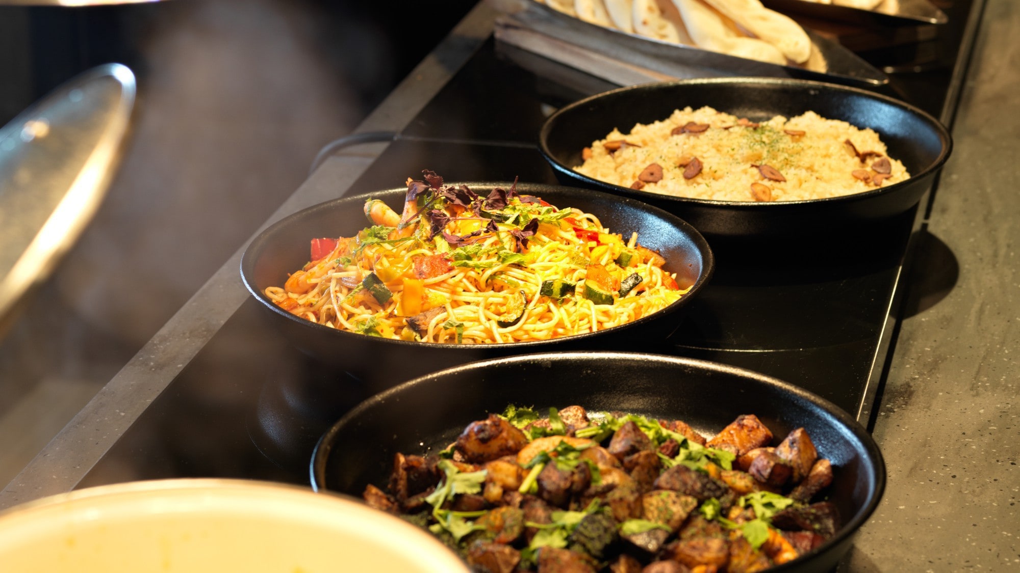 ■Dinner buffet/Asian corner where you can enjoy curry, etc.