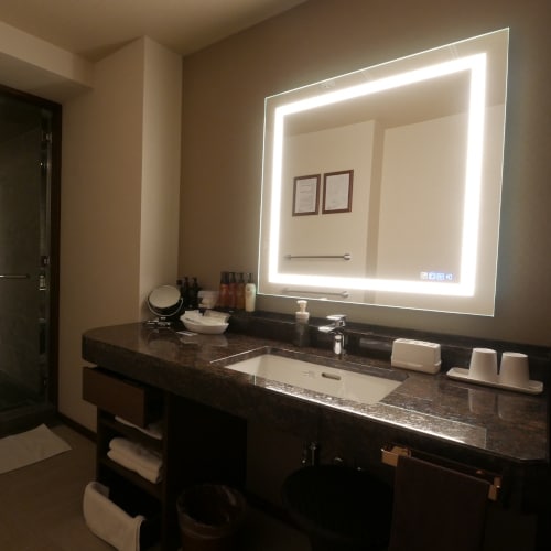 An example of a modern Japanese-style room with a hot spring washbasin