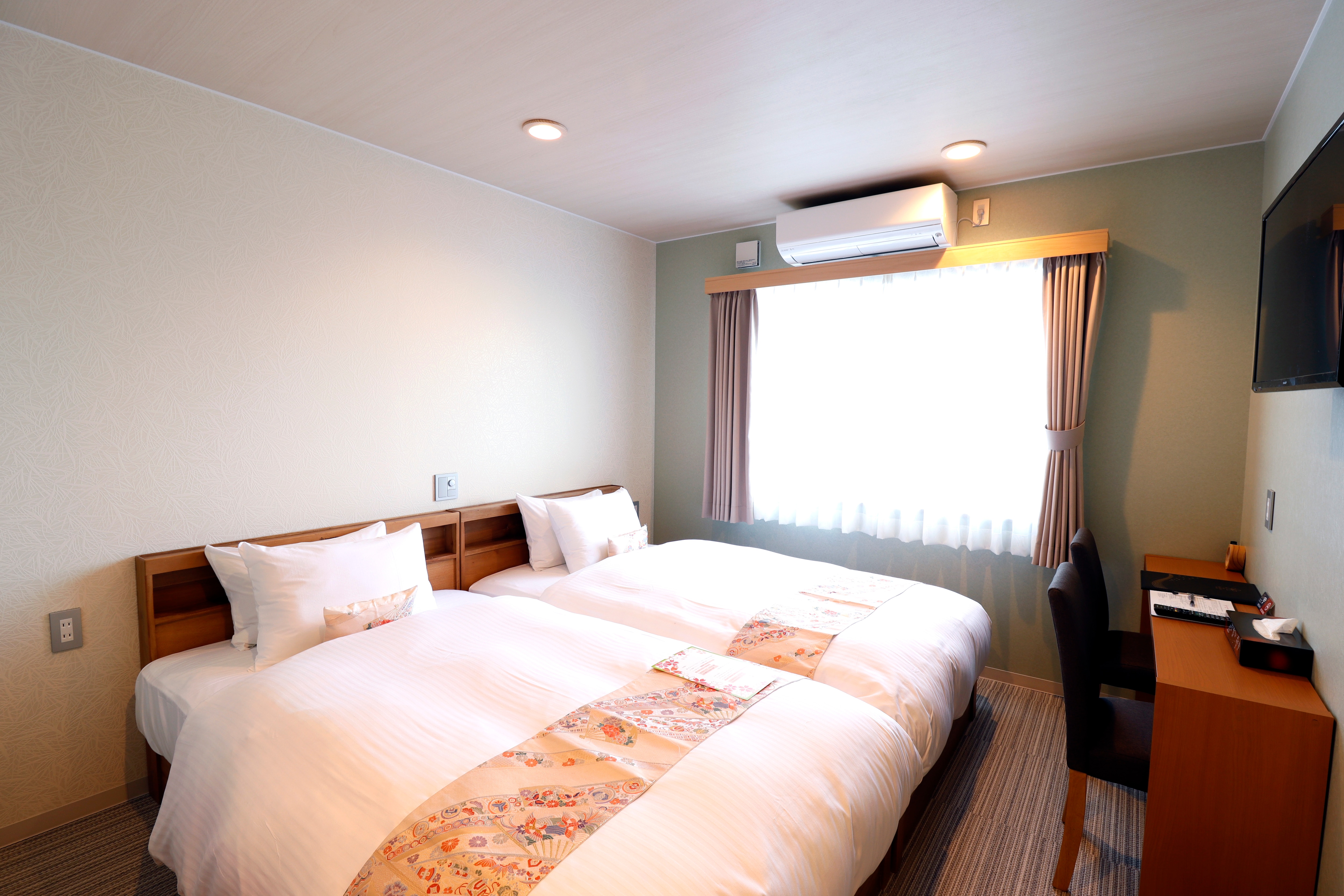 Standard twin room (example)