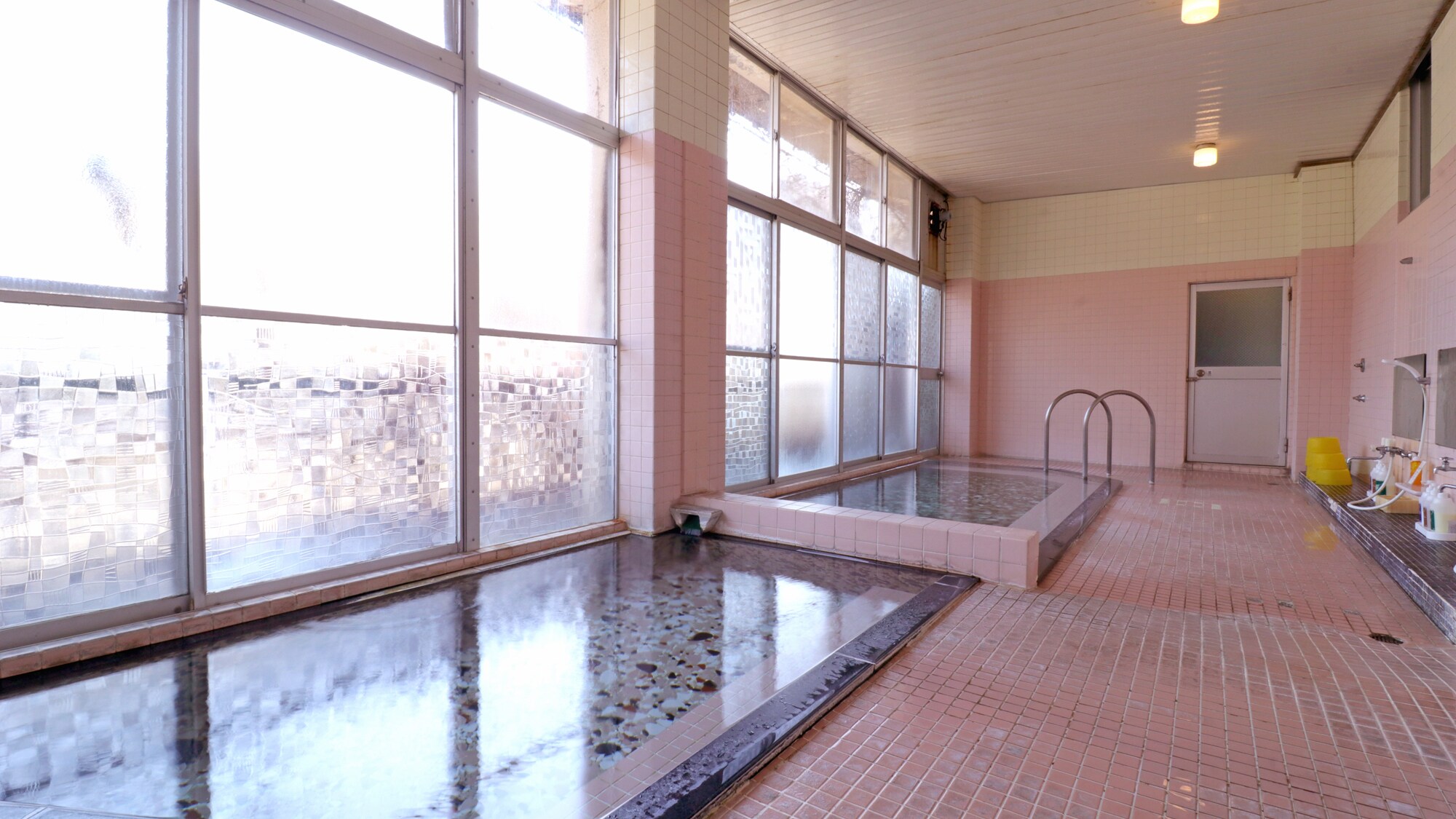 "Women's bath"