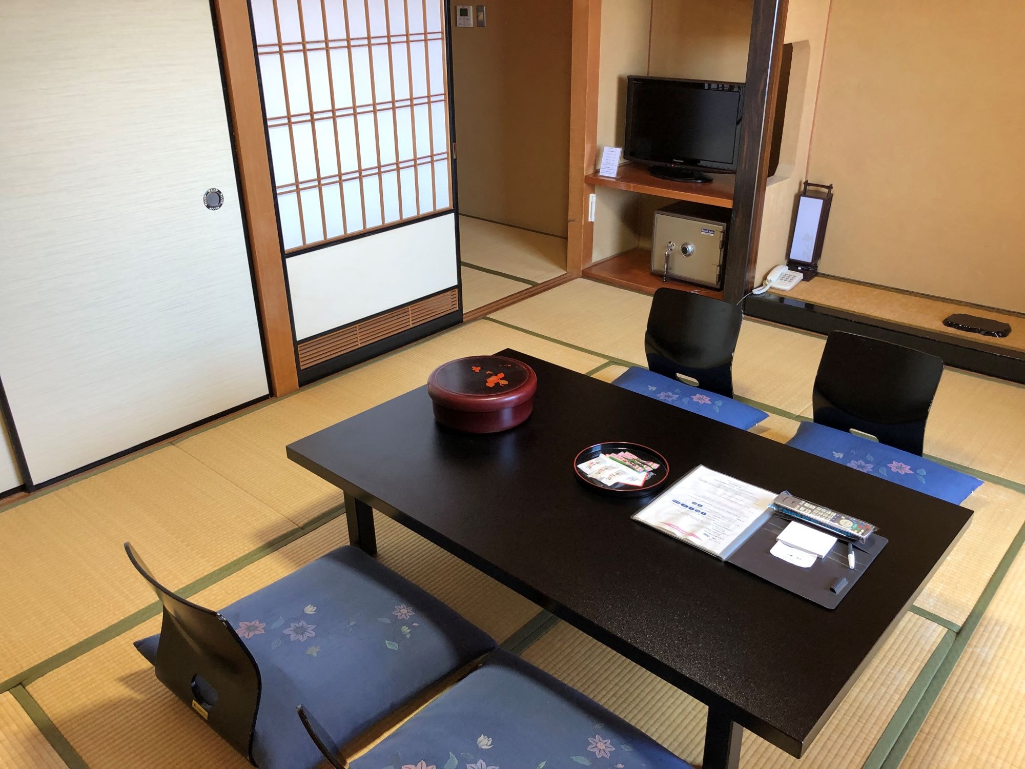 Japanese-style room (ocean view)