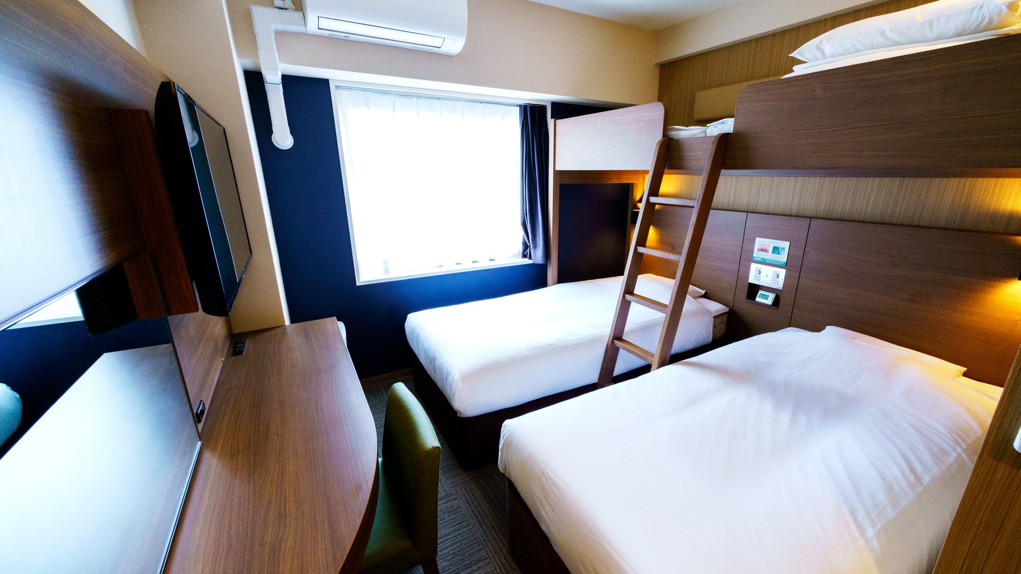 This room has two 100cm wide single beds and one loft bed.