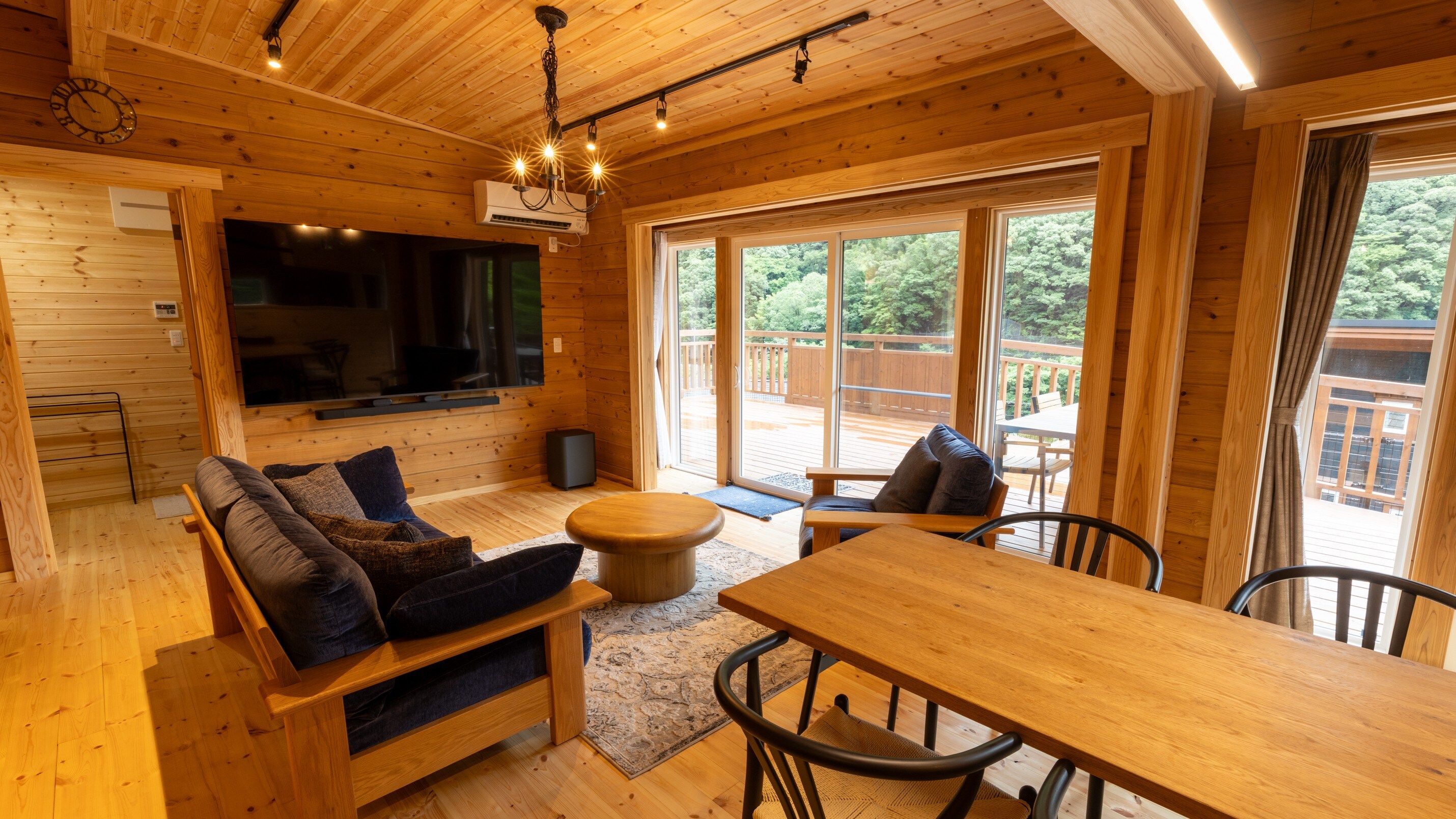 Premium Cottage [Ichifusa] Living and Dining Room