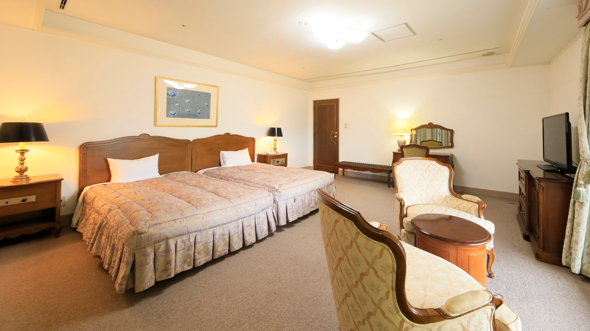 [Western-style Suite] This 85-square-meter room comes equipped with a spacious living room and twin bedroom.