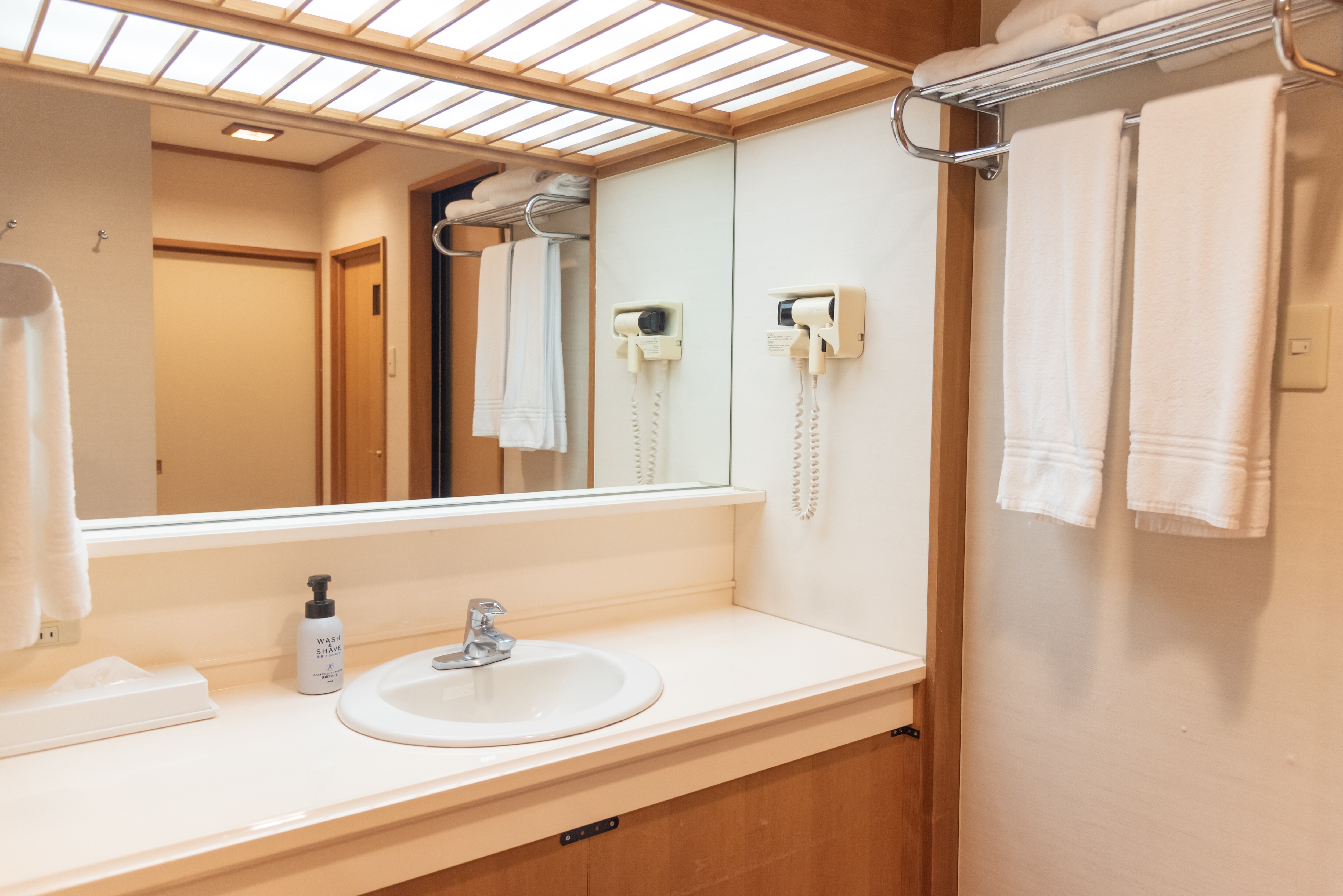Japanese-style room/washstand
