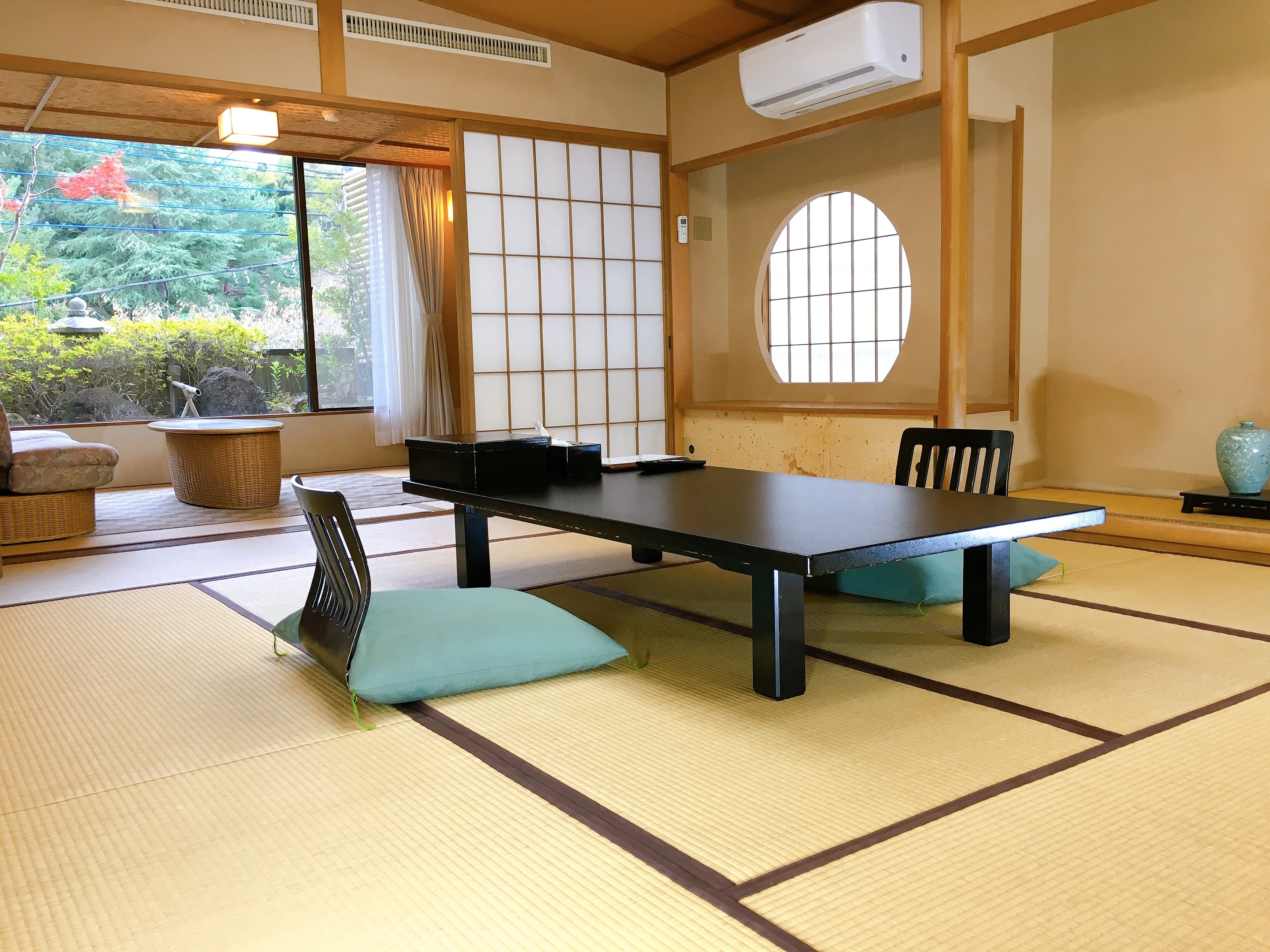 Phòng 206 (Hagoromo) Phòng đặc biệt 20 chiếu tatami (10 chiếu tatami ở phòng chính + 10 chiếu tatami ở phòng bên cạnh + hiên)
