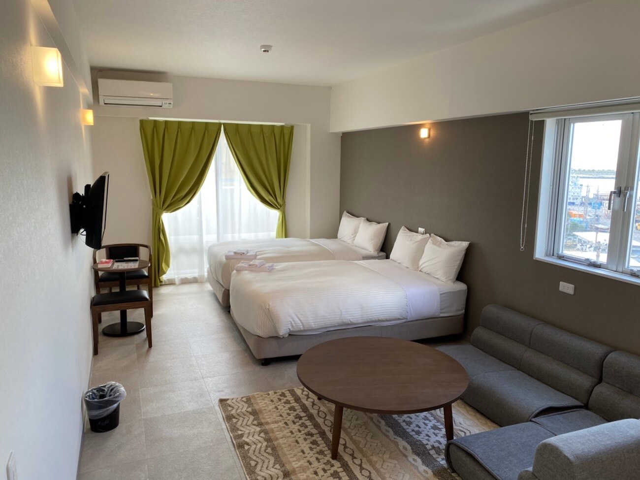 有寬敞的沙發♪雙床房