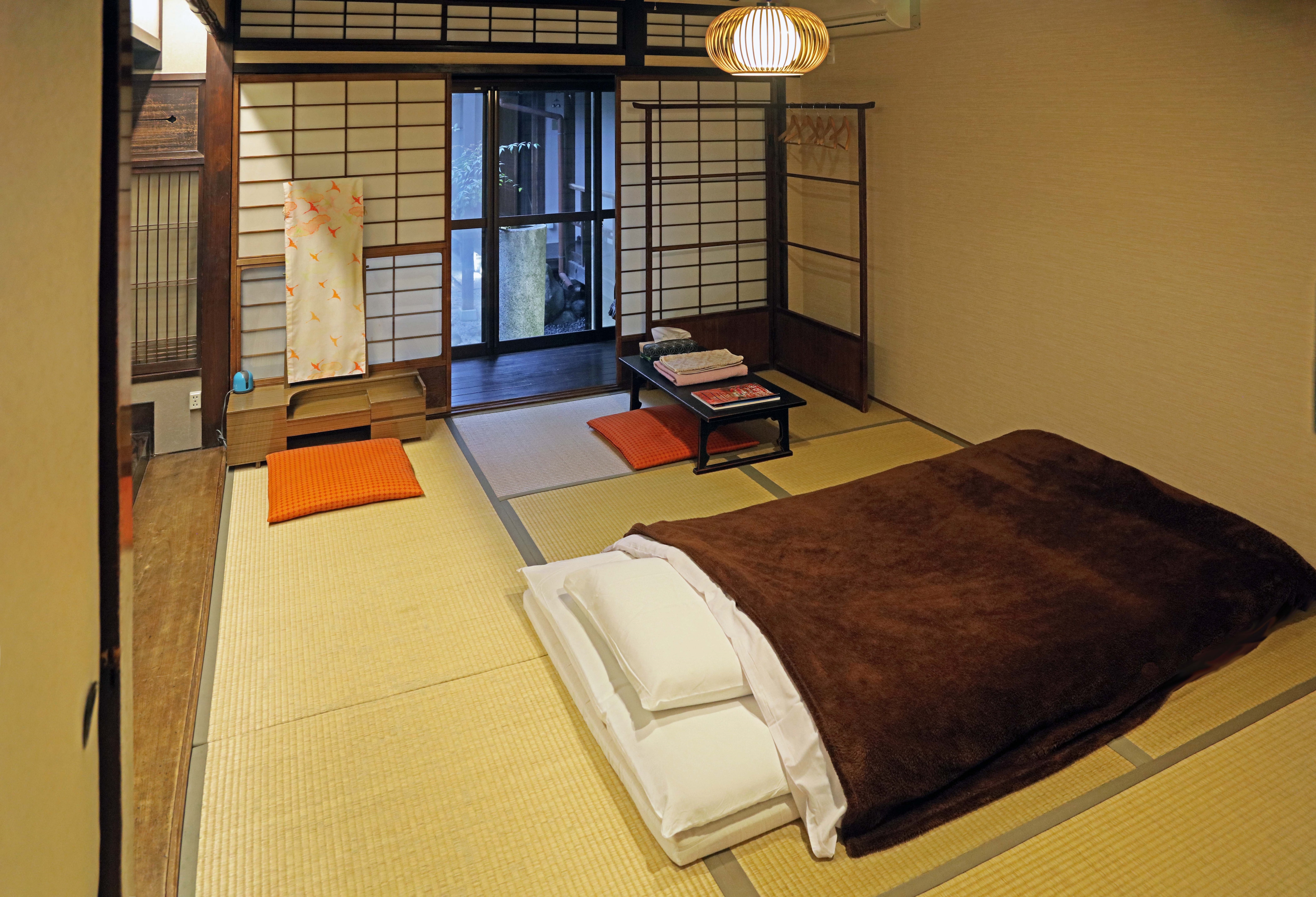 Japanese-style room