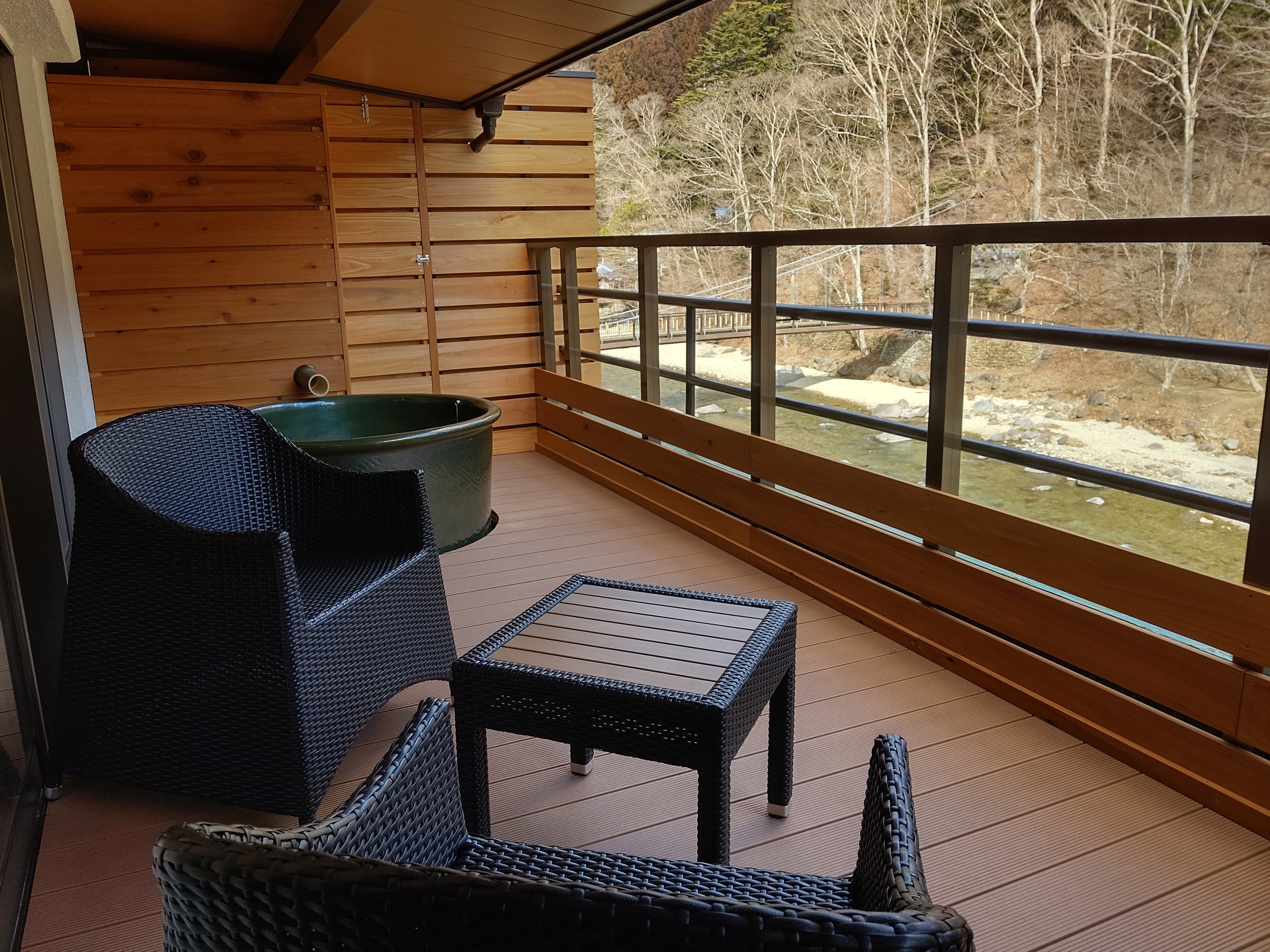 Guest rooms with open-air baths