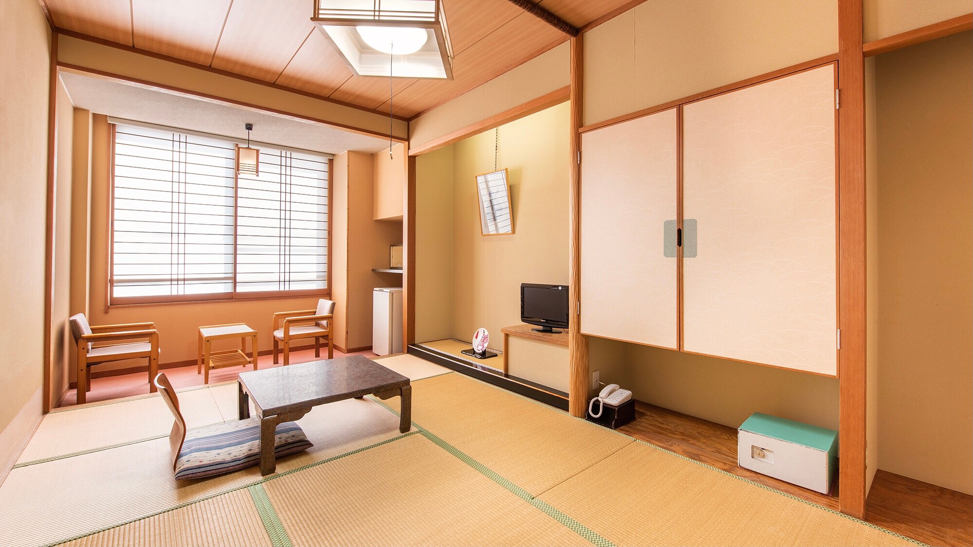 Ví dụ về phòng khách: 8 tấm chiếu tatami