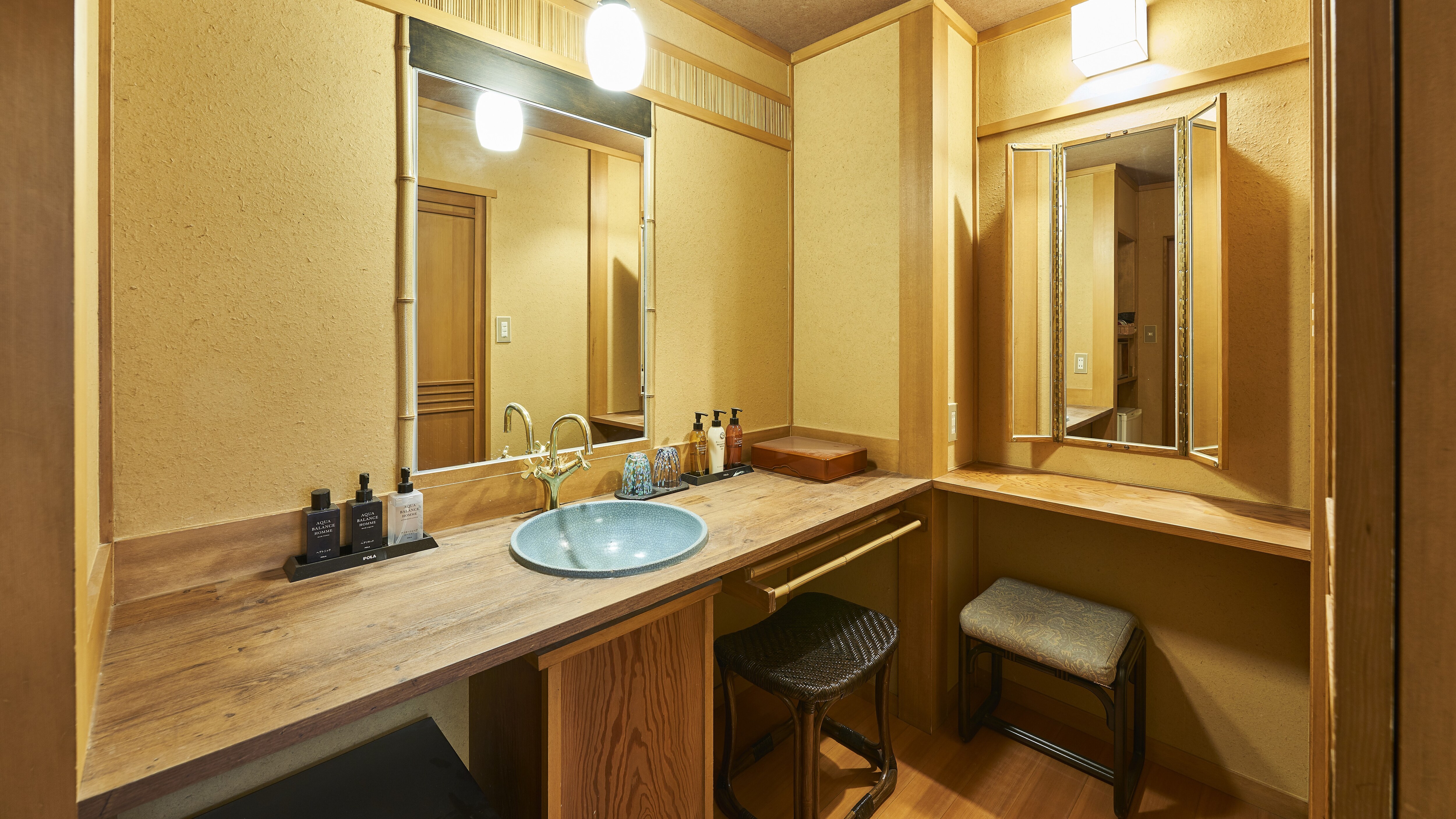 ・May 2023 Renewal "Sankirai" A room with twin beds and a private hot spring.