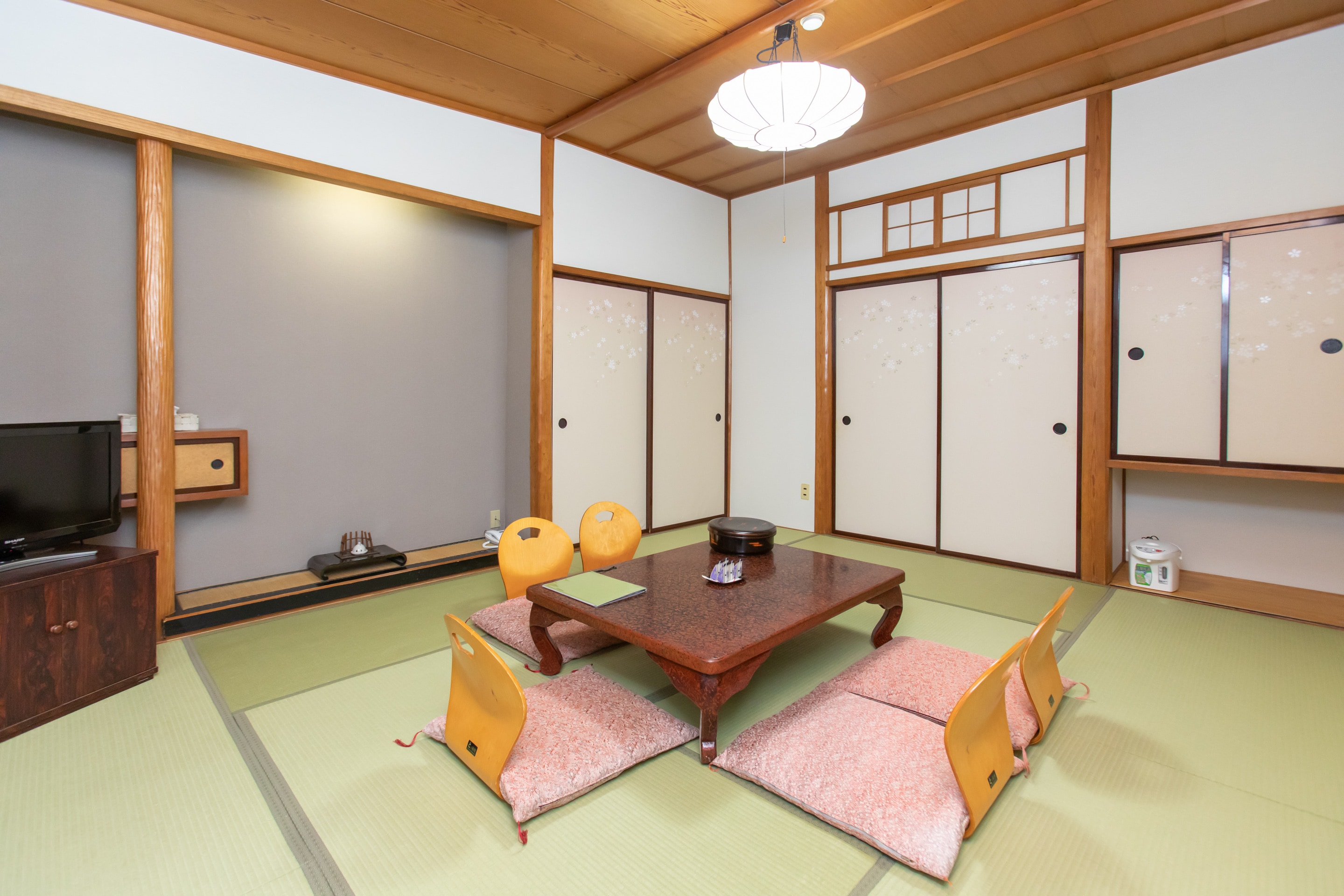 [Non-smoking] Japanese-style room for 1-5 people (no bath)