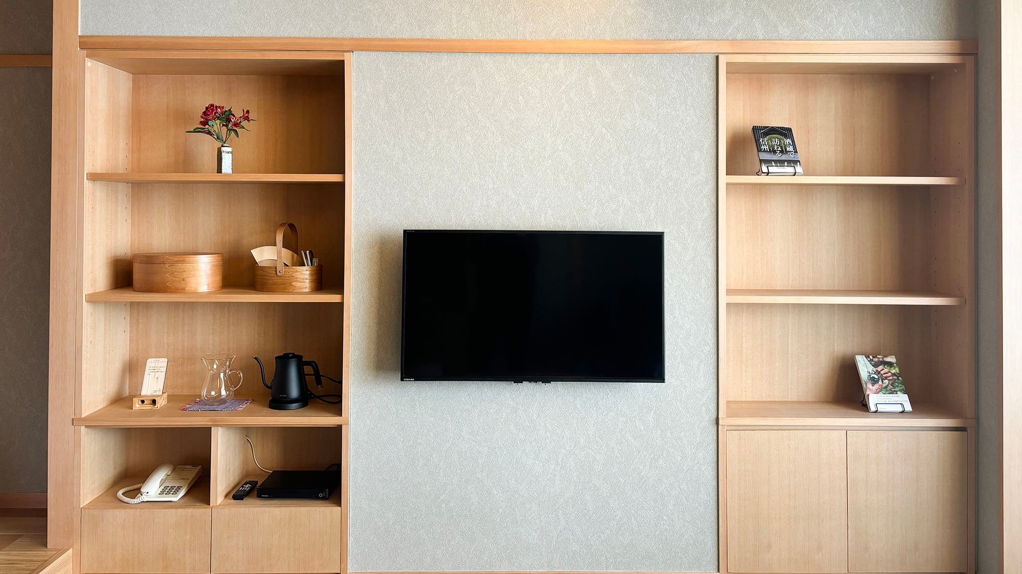 ・[Special room on the 2nd floor] There is a DVD/Blu-ray player. You can enjoy your favorite movies