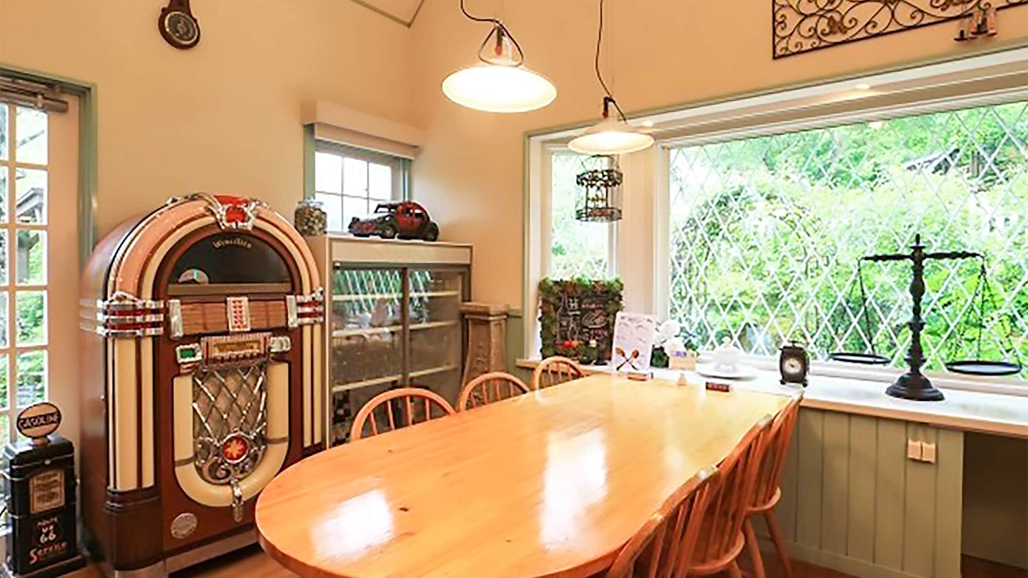 ・Dining: Enjoy a relaxing moment in an extraordinary space surrounded by greenery