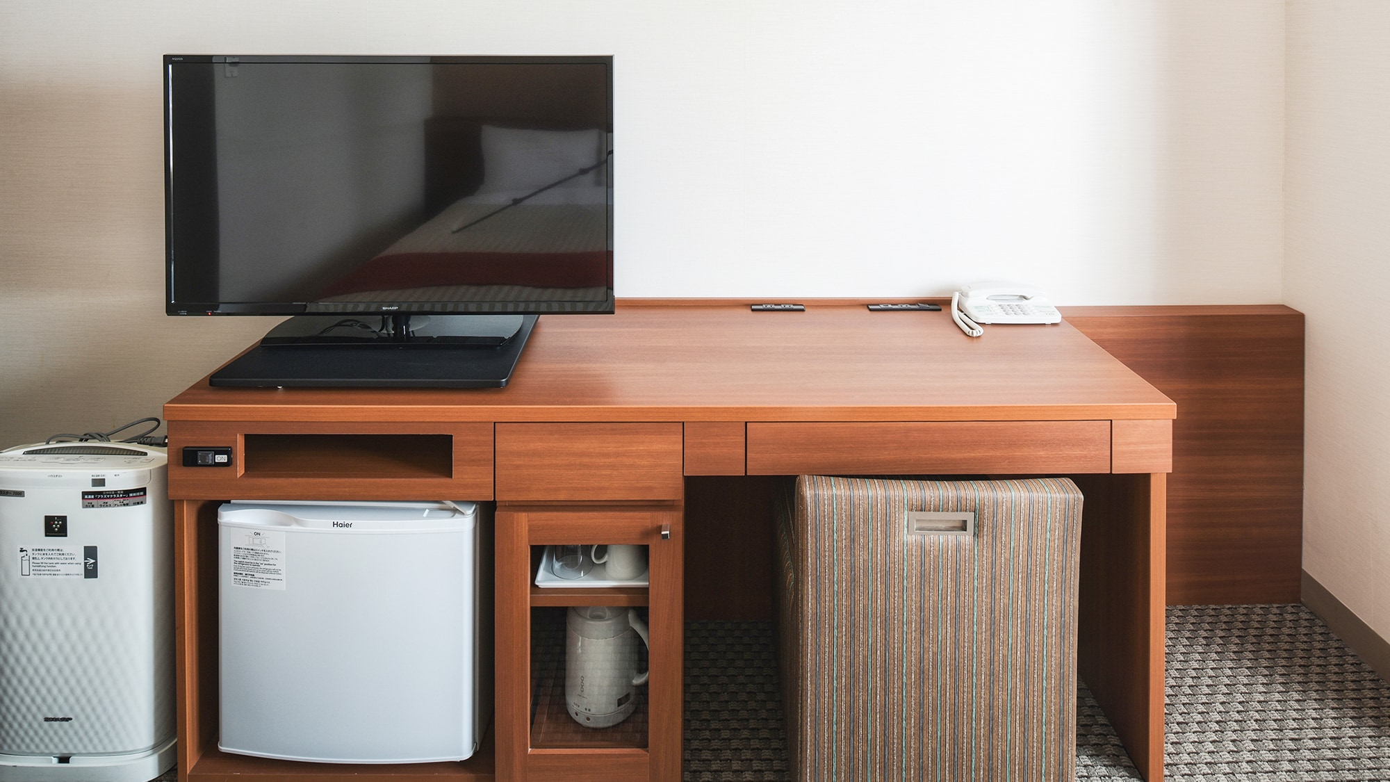 [Double room] All rooms are equipped with a desk, refrigerator, TV, and air purifier