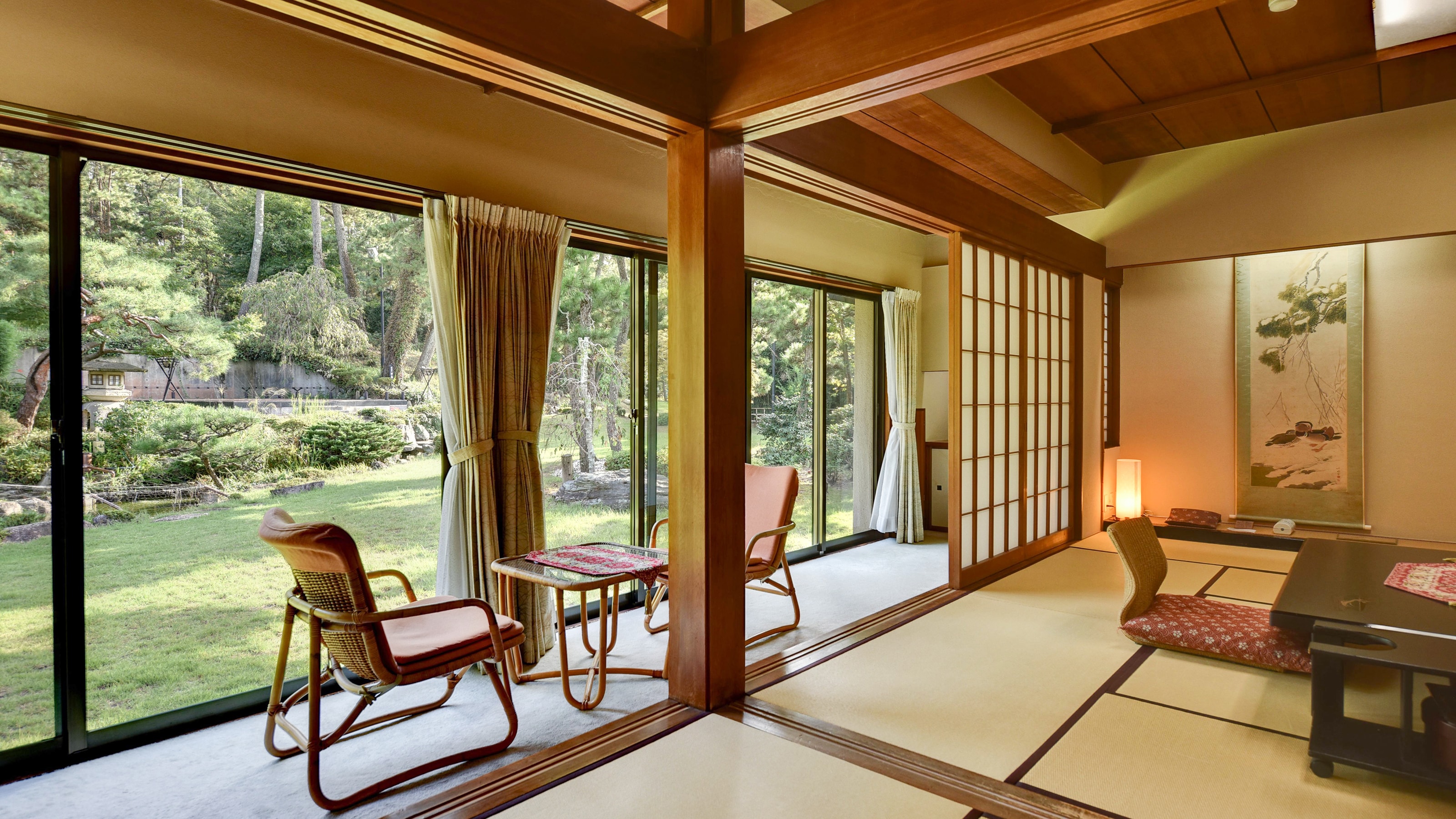 ** [Ya: 1st floor] A sukiya-style room with an elegant Japanese garden in front of you, with a seasonal atmosphere.