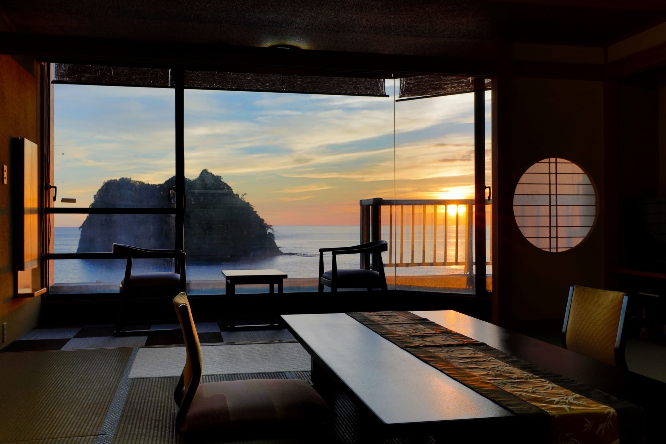 Junior Suite Japanese-style Room | 12.5 tatami mats + 6 tatami mats Japanese-style room + wide veranda. A spacious room with a spectacular view of Dogashima. Semi-special room