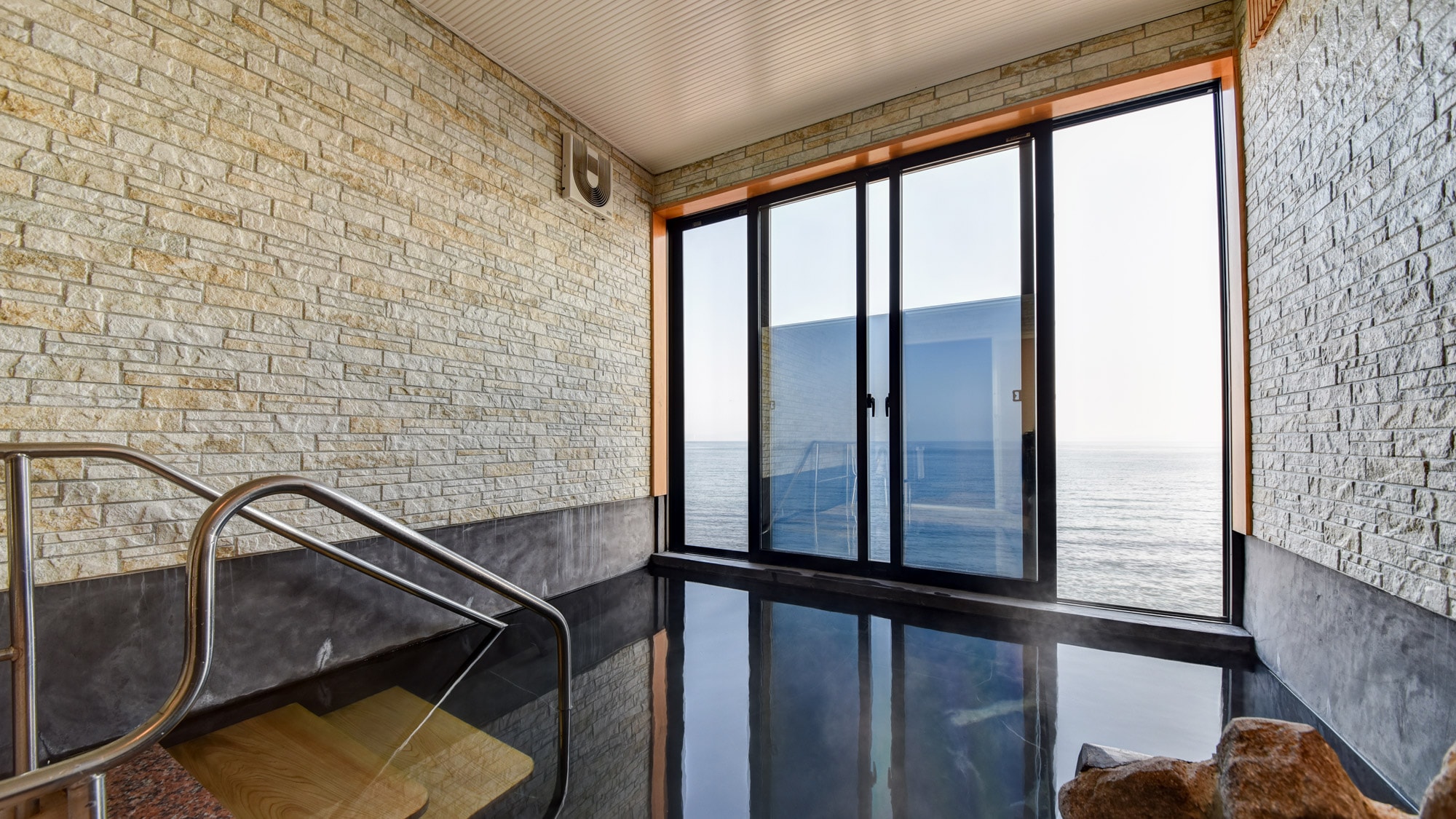 *Example of a lodge with semi-open-air bath (twin)