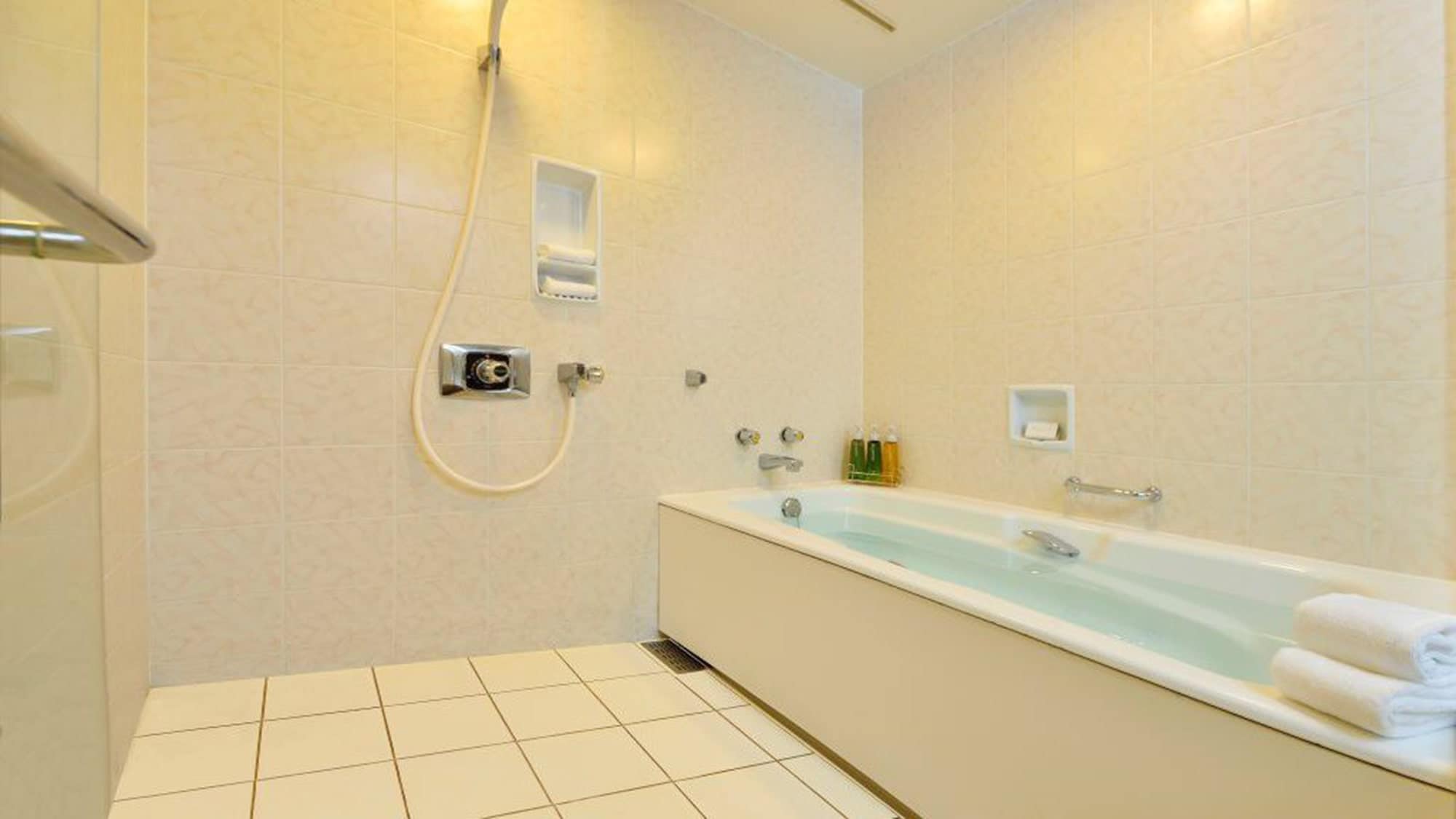 [Bathroom] *Applicable rooms: Family rooms, Lover's Suite