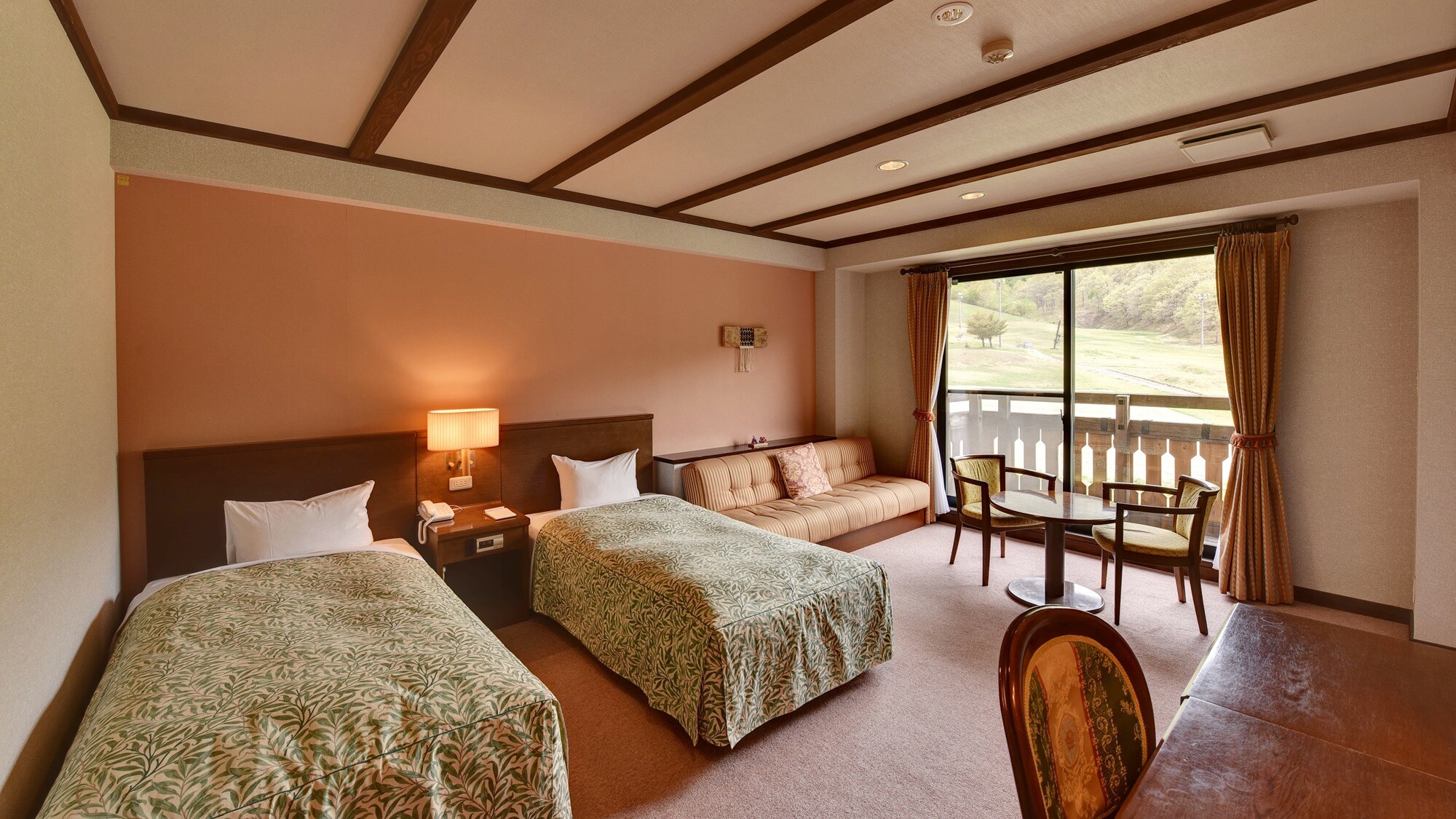* [Twin Room] You can enjoy a view of the great outdoors from your bed.