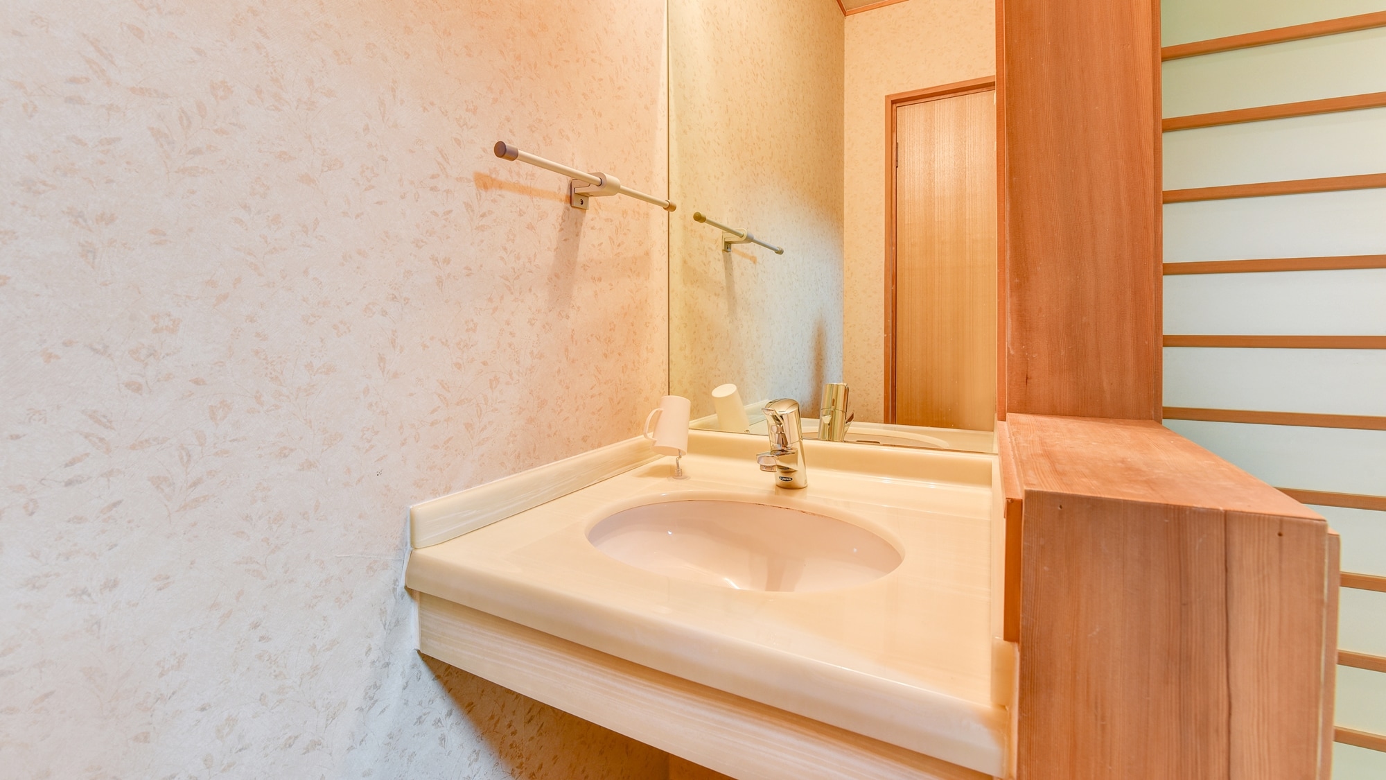 * Japanese-style room 6 tatami mats / bathroom complete