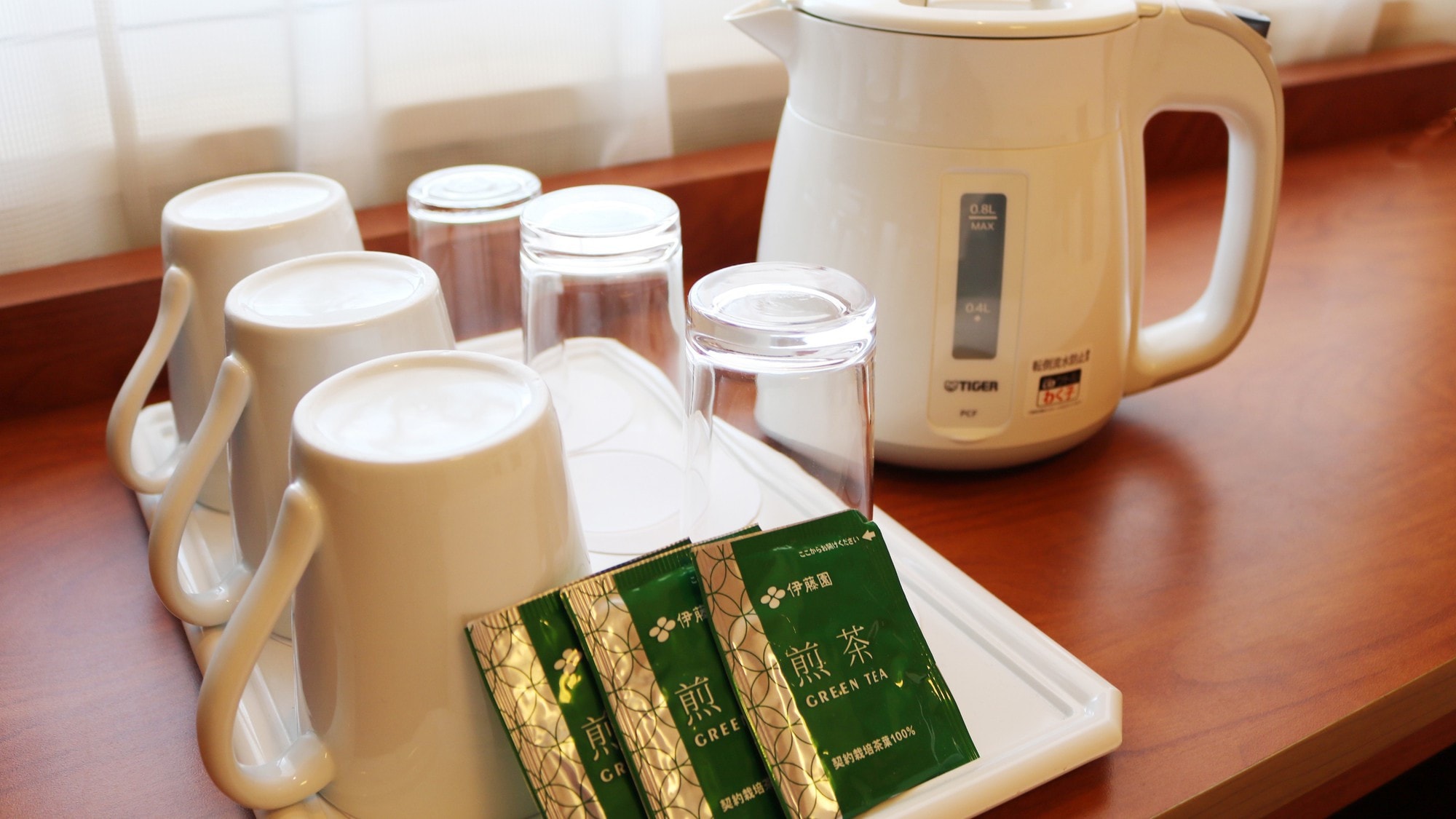 [East Building (Annex)] Room equipment (mug, glass, tea) pot, ice BOX (empty)