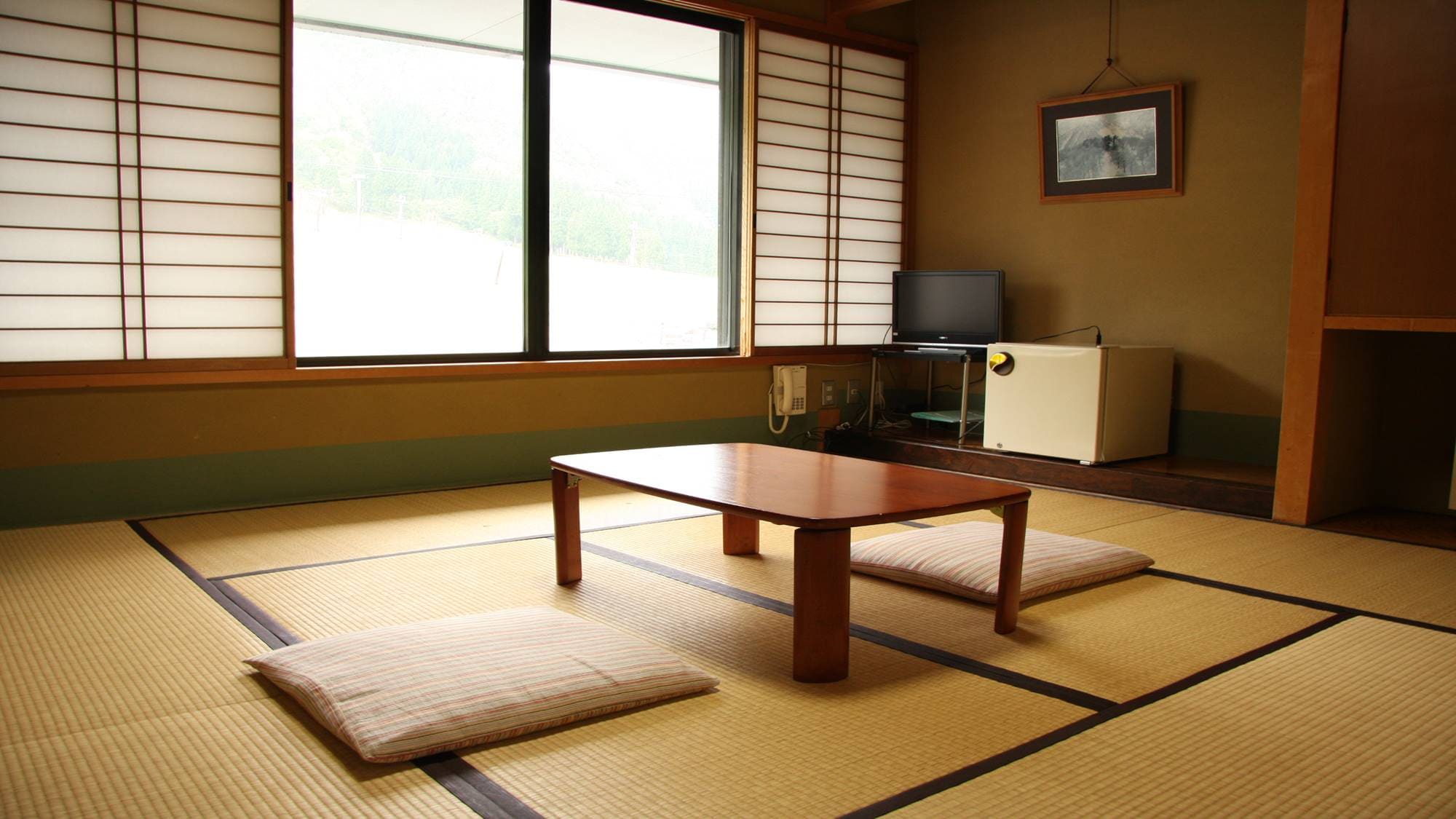 * An example of a room (summer) A clean and relaxing Japanese-style room.