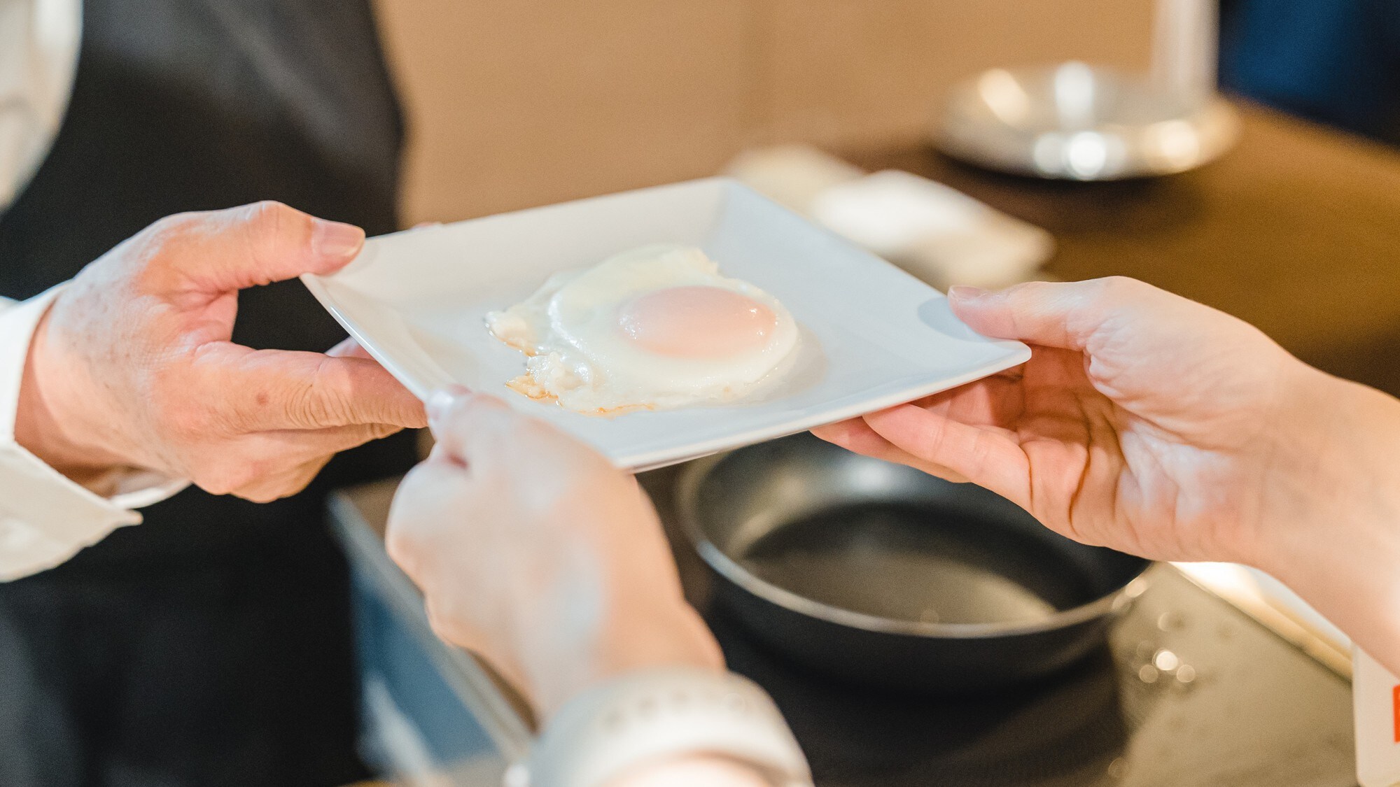 Properti ini menawarkan telur goreng yang baru dimasak di Live Kitchen-nya.