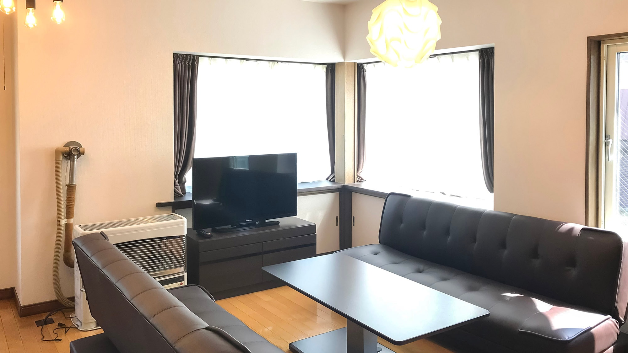 ・ Living room Please relax with your family or group!