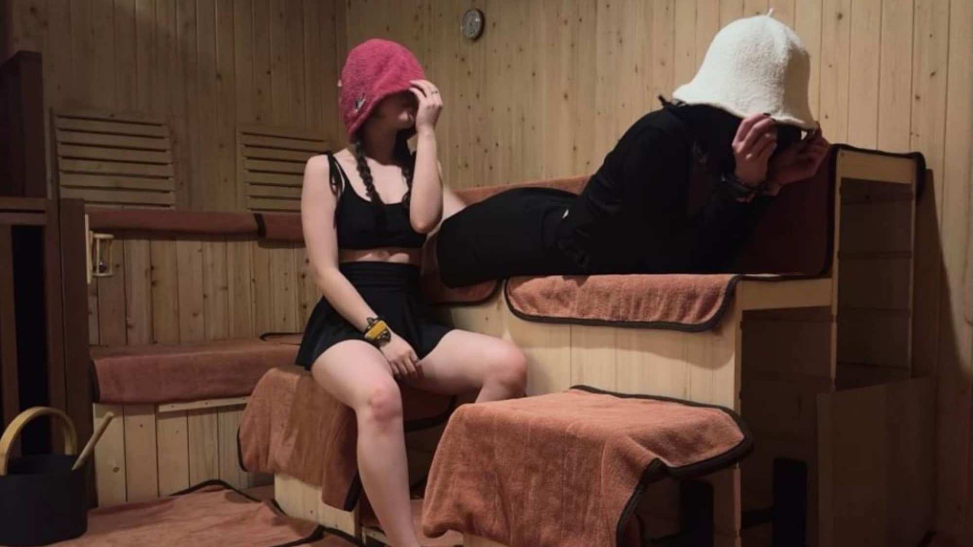 [Sauna] Enjoy the sauna while touching the stone floor
