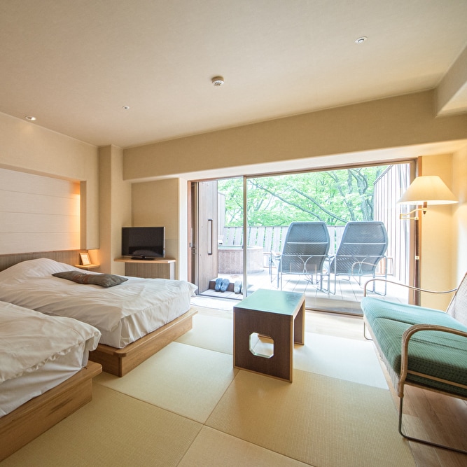 Twin room with open-air bath (image)